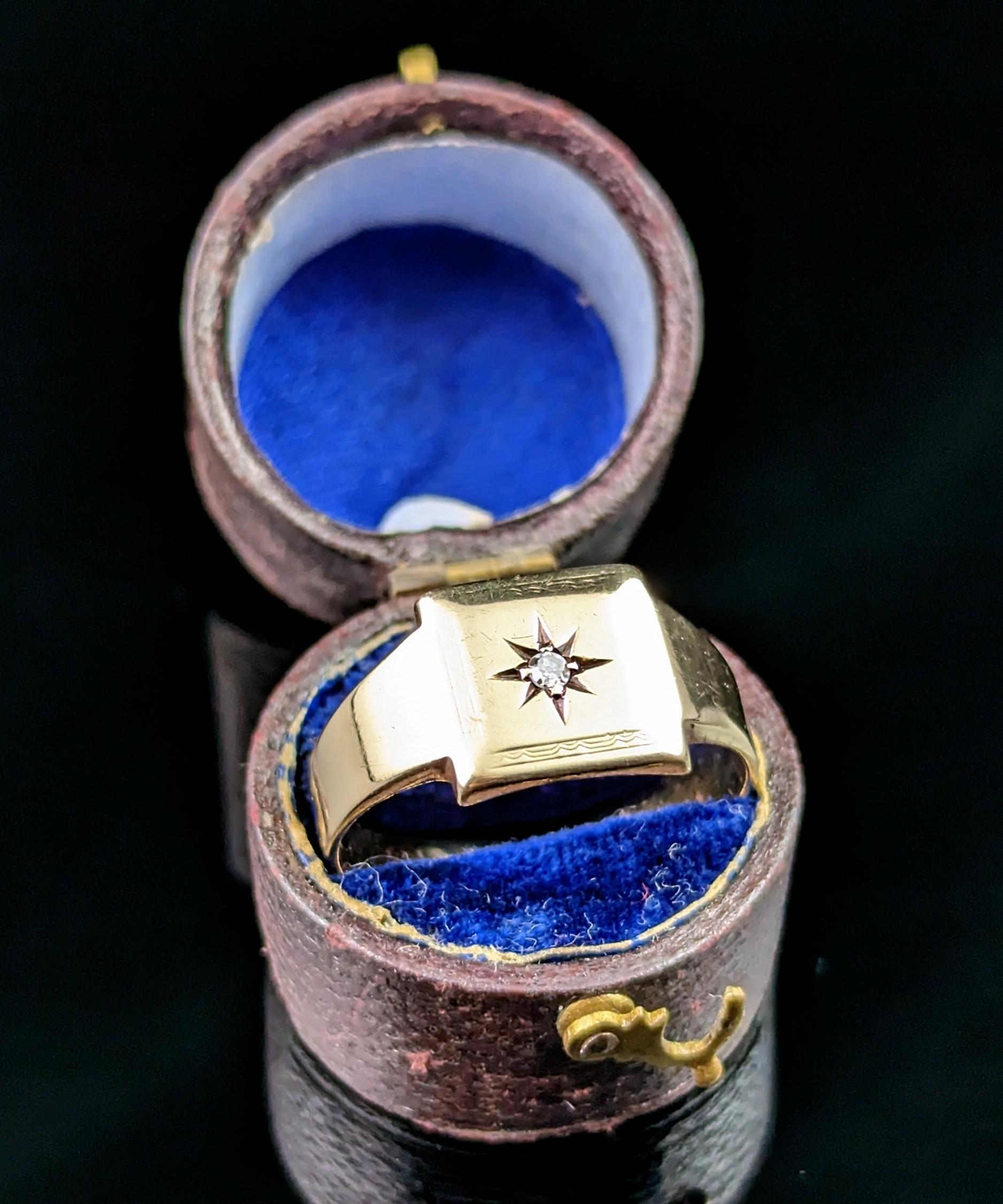Vintage star Set Diamond Signet Ring, 9k Yellow Gold For Sale 1