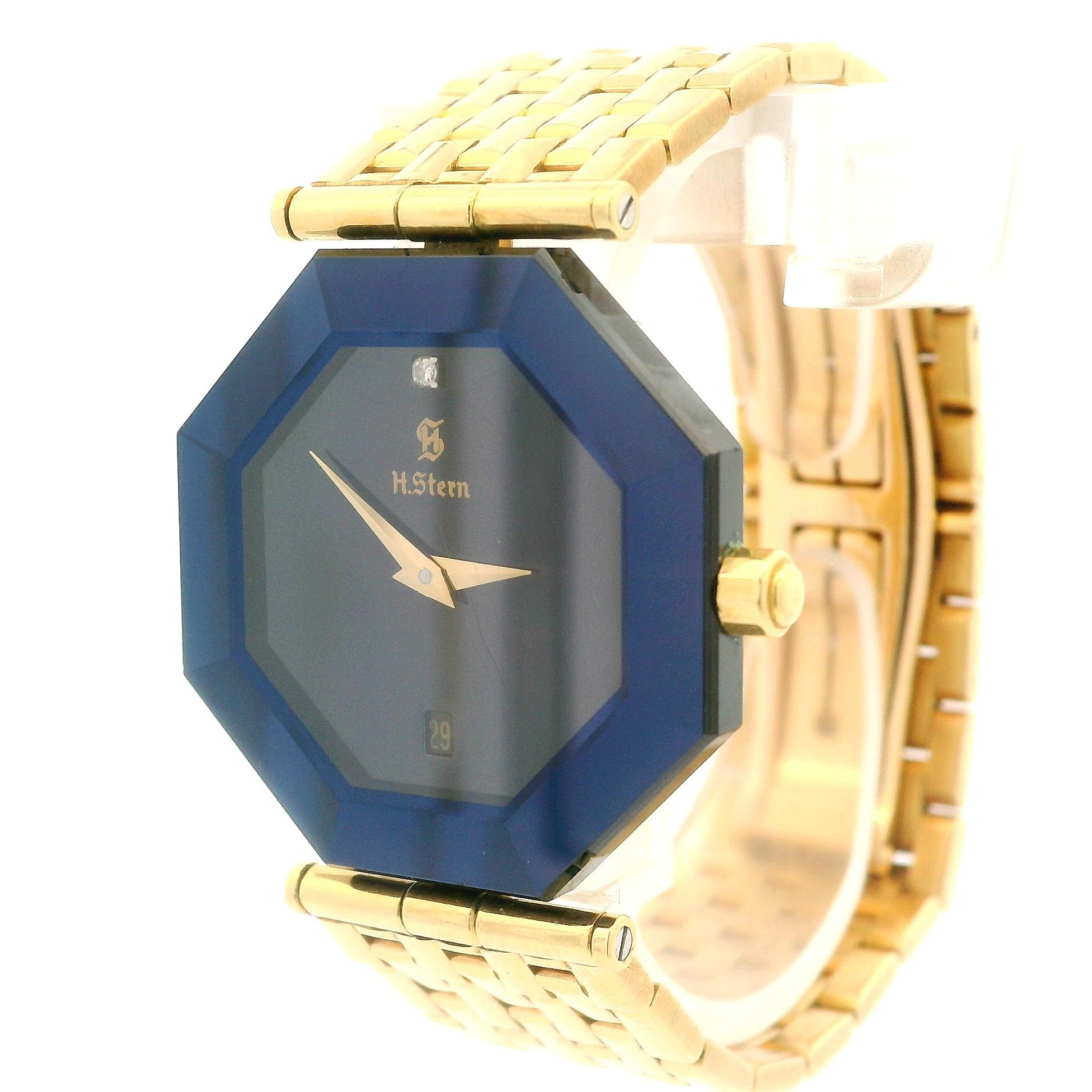 H. Stern Bracelet montre Safira octogonale facettée en or jaune 18 carats bleu foncé en vente 3