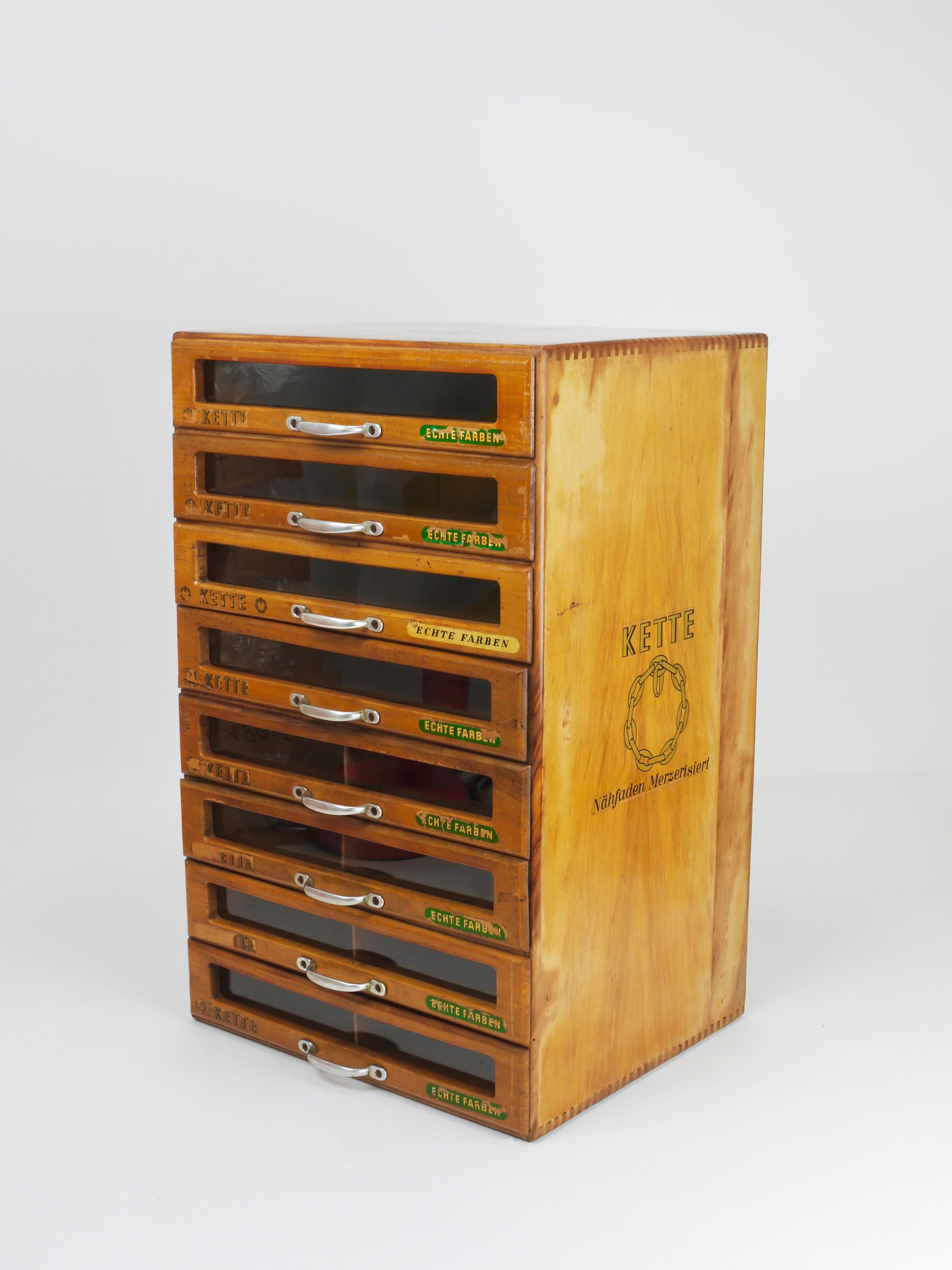 Armadietto in legno per merceria d'epoca, Kette, Austria, anni '30 in vendita 4