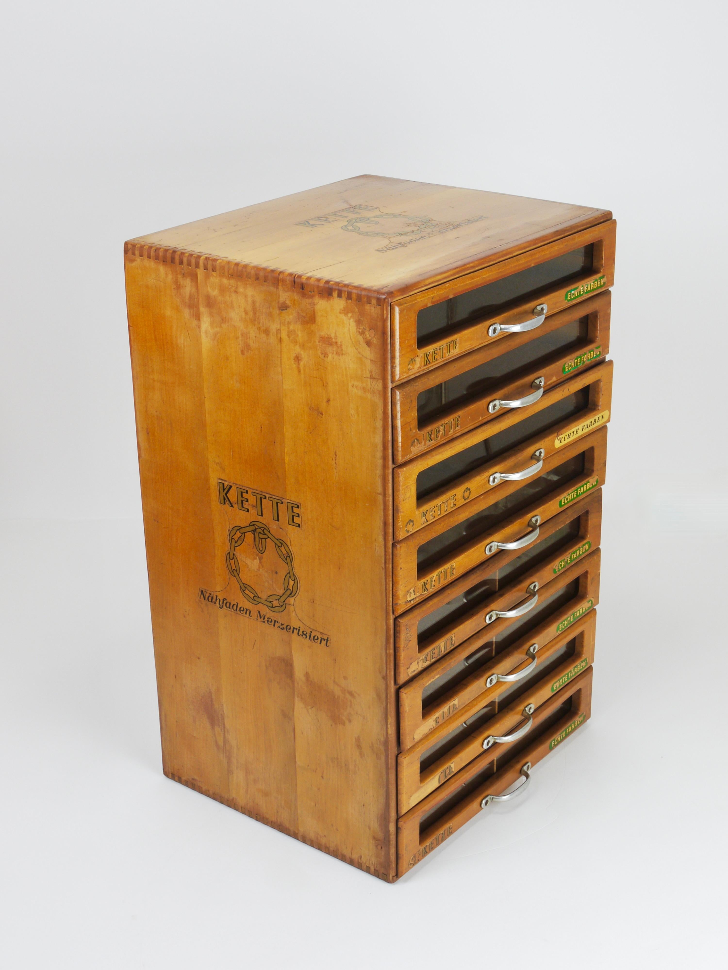 Armadietto in legno per merceria d'epoca, Kette, Austria, anni '30 in vendita 6