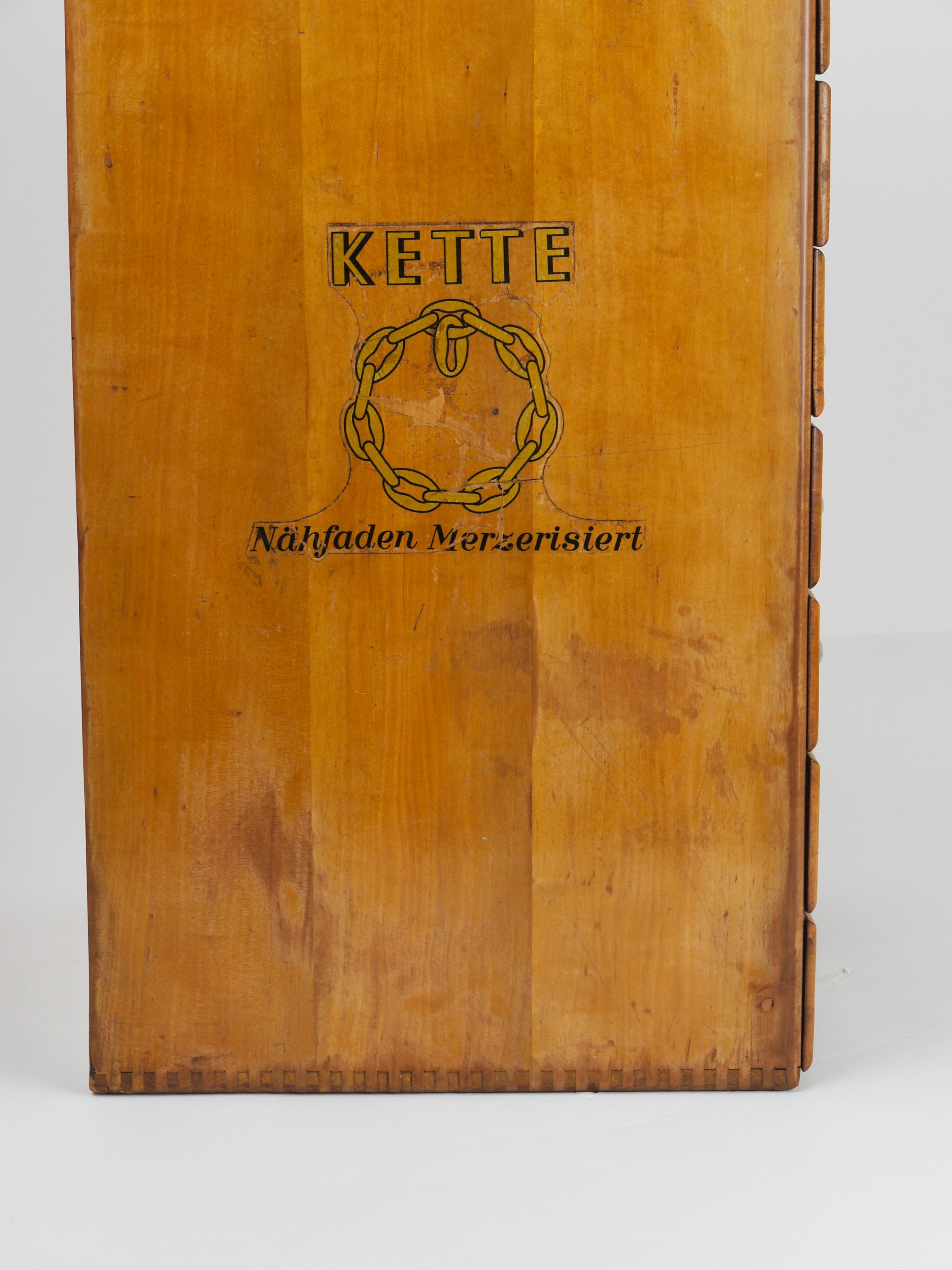 Armadietto in legno per merceria d'epoca, Kette, Austria, anni '30 in vendita 10