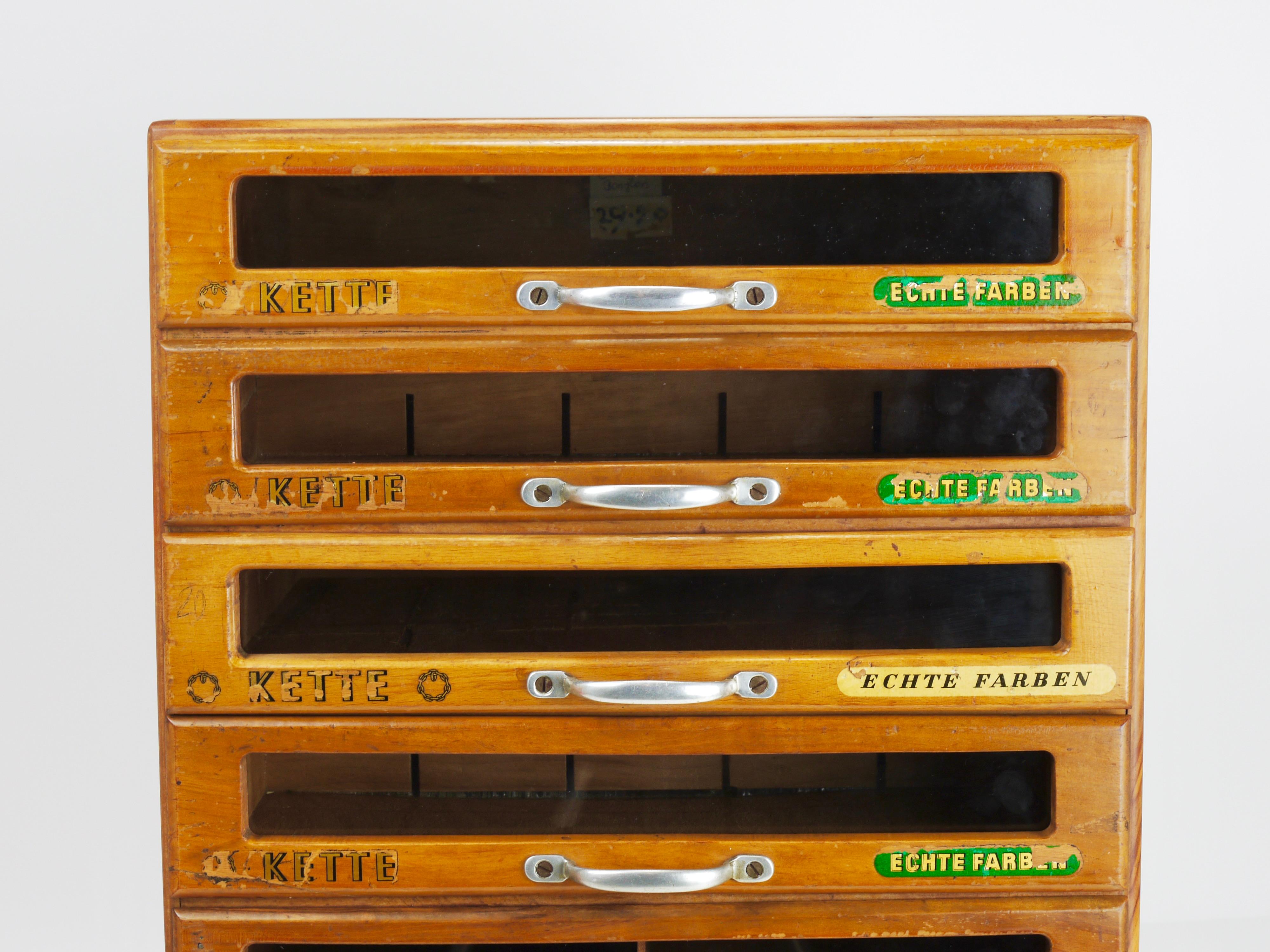 Armadietto in legno per merceria d'epoca, Kette, Austria, anni '30 In condizioni buone in vendita a Vienna, AT
