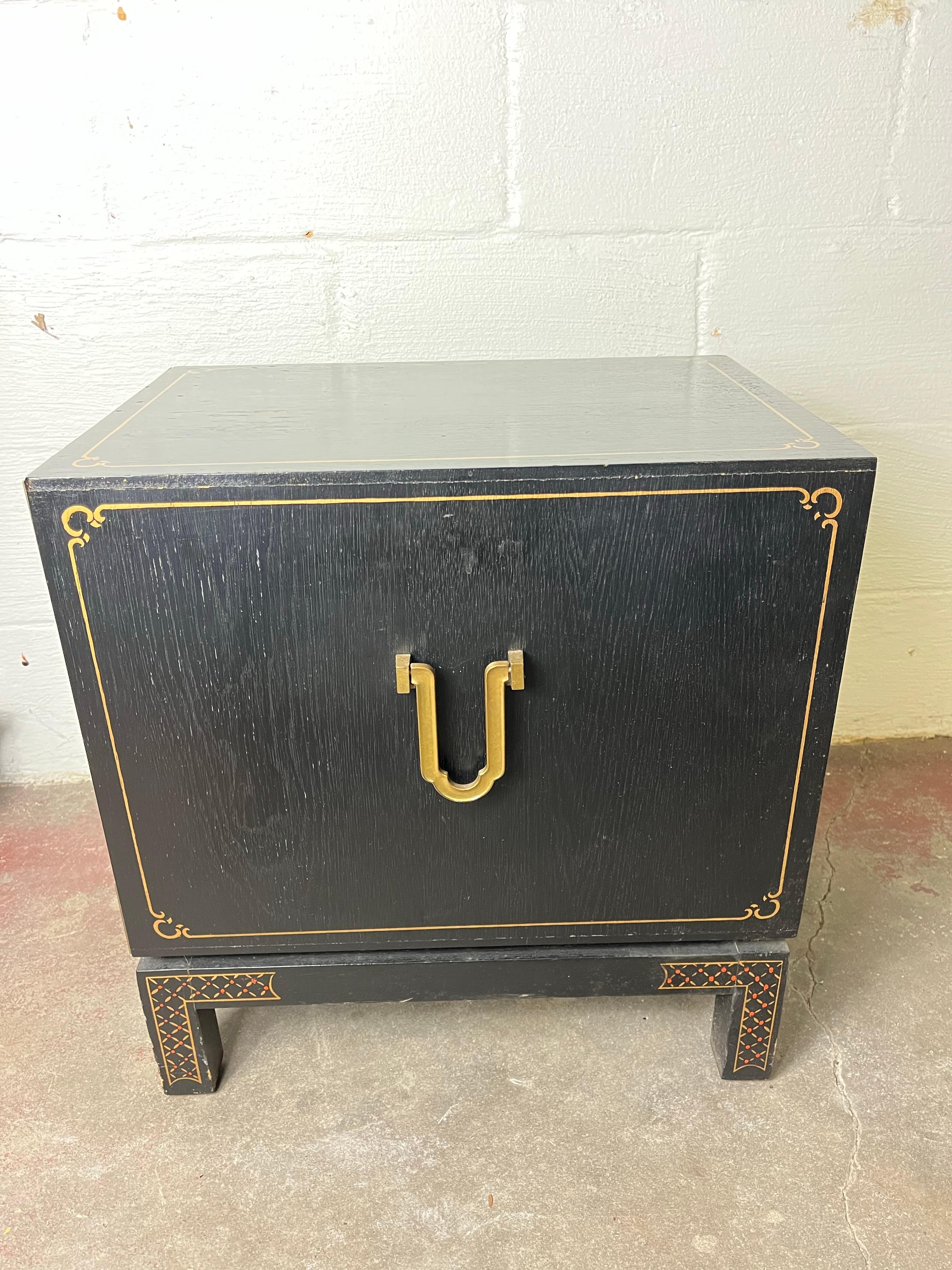 Vintage Habersham Chinoiserie Kabinett Beistelltisch Messing (Handbemalt) im Angebot