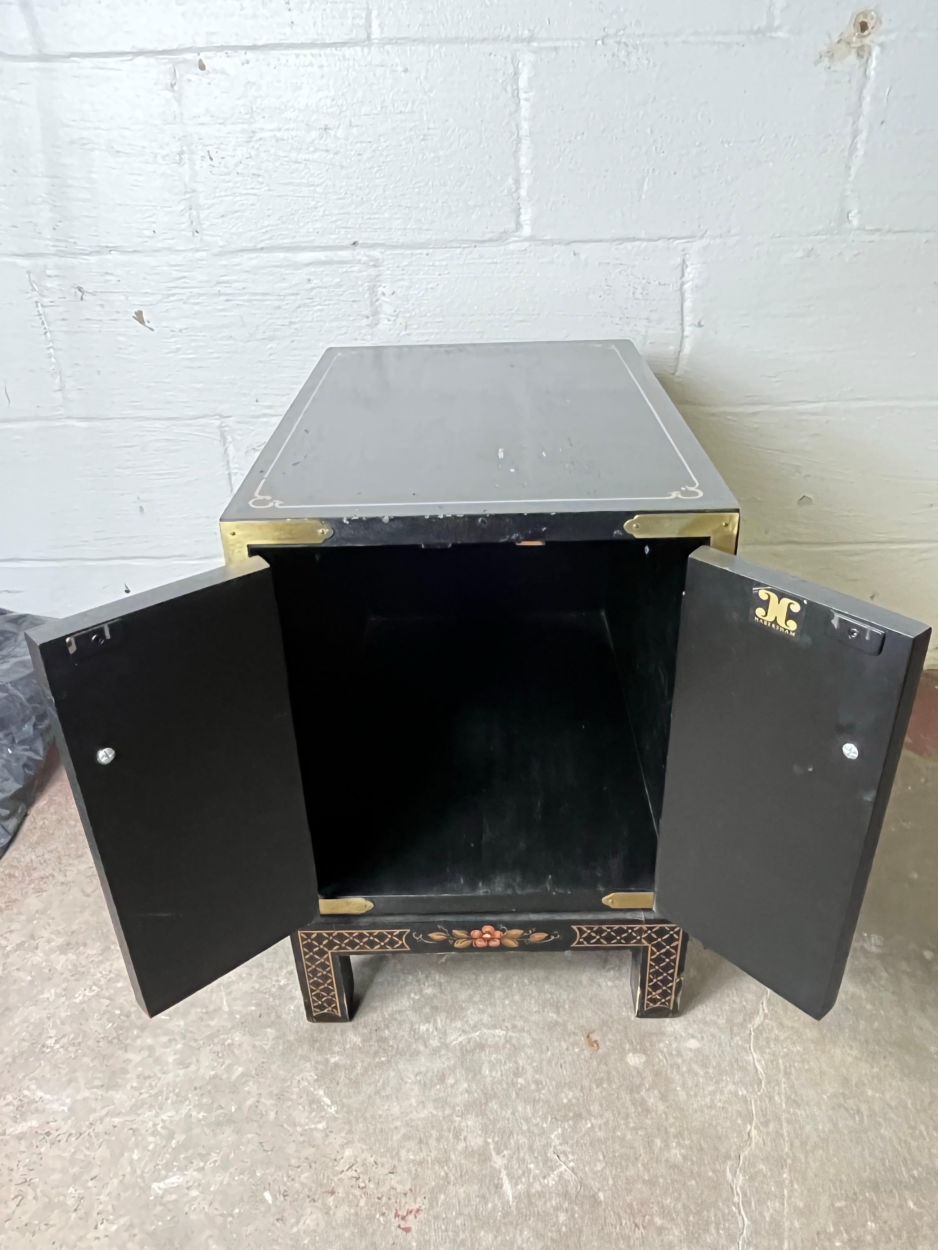 Vintage Habersham Chinoiserie Kabinett Beistelltisch Messing (20. Jahrhundert) im Angebot