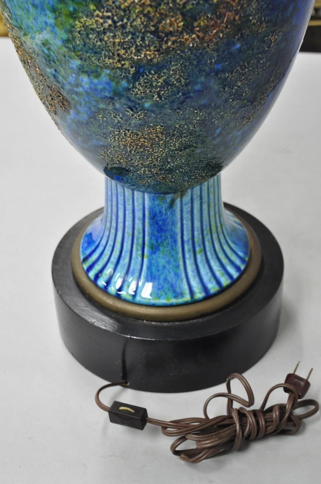 Vintage Haeger Mid Century Italian Modern Pottery Blue Glazed Table Lamp (lampe de table en céramique émaillée bleue) en vente 3