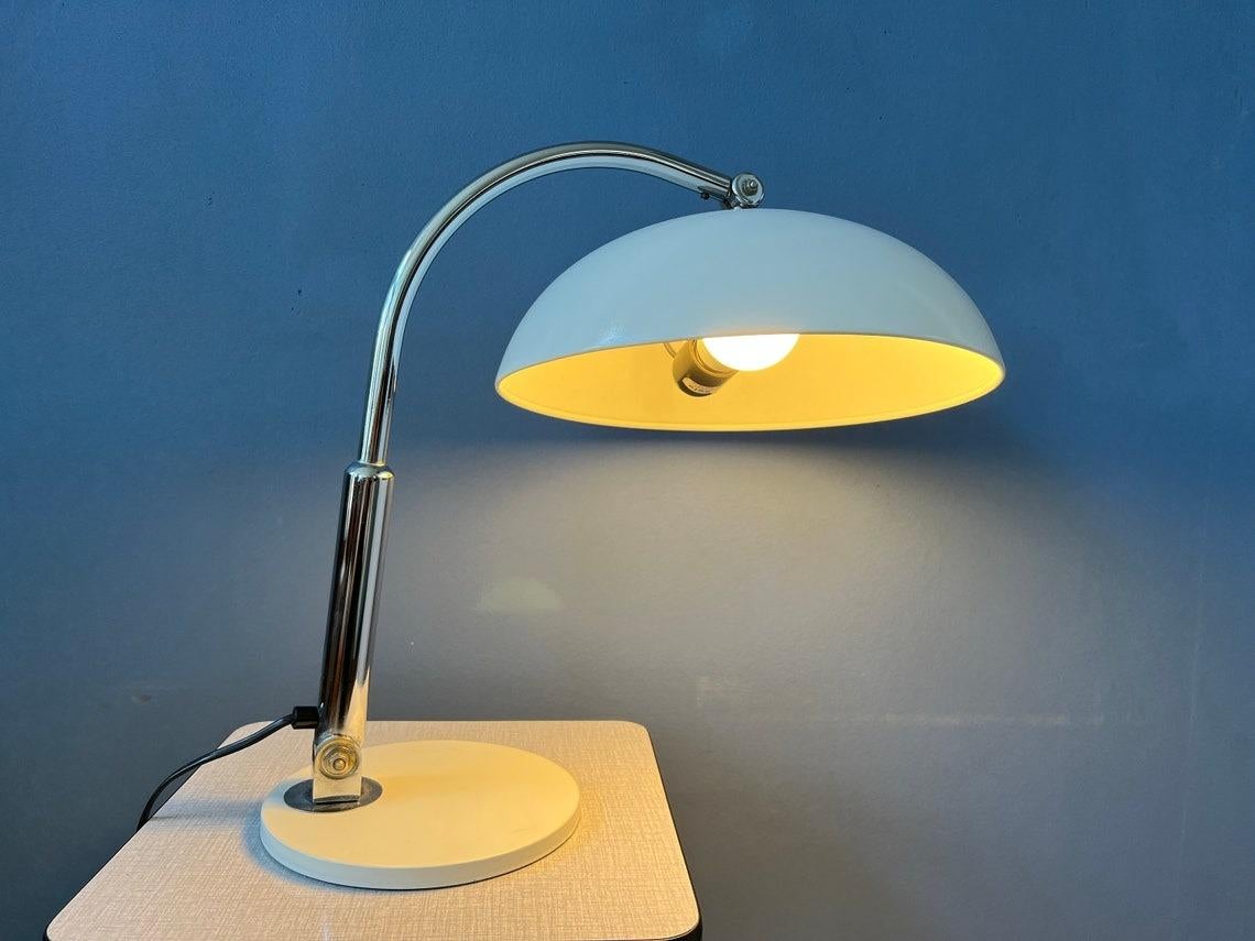 White bauhaus table lamp classic 'Hala Busquet' or 'Hala 144' designed by Herman Busquet for Hala Zeist. The shade can be moved up and down as well as the tripod, which can move up and down. The desk lamp requires a E27 bulb.

Additional