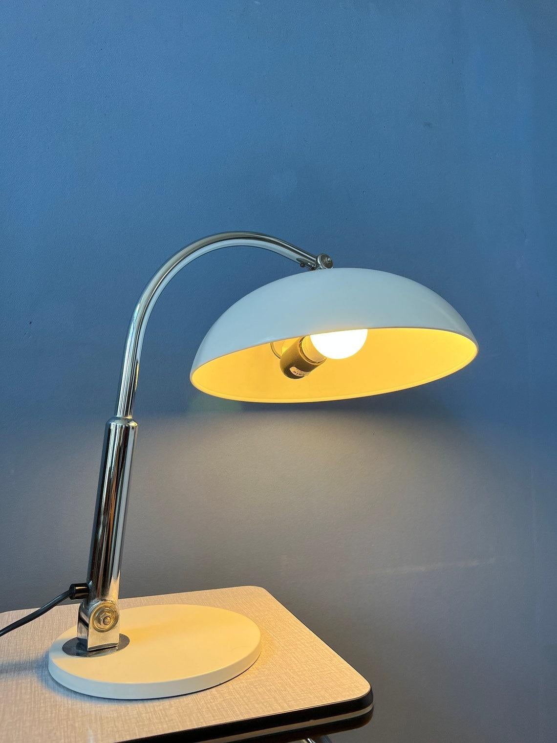 Lámpara de sobremesa vintage Hala Busquet / Hala 144 - Lámpara de sobremesa blanca Bauhaus, años 70 en Excelente estado para la venta en ROTTERDAM, ZH