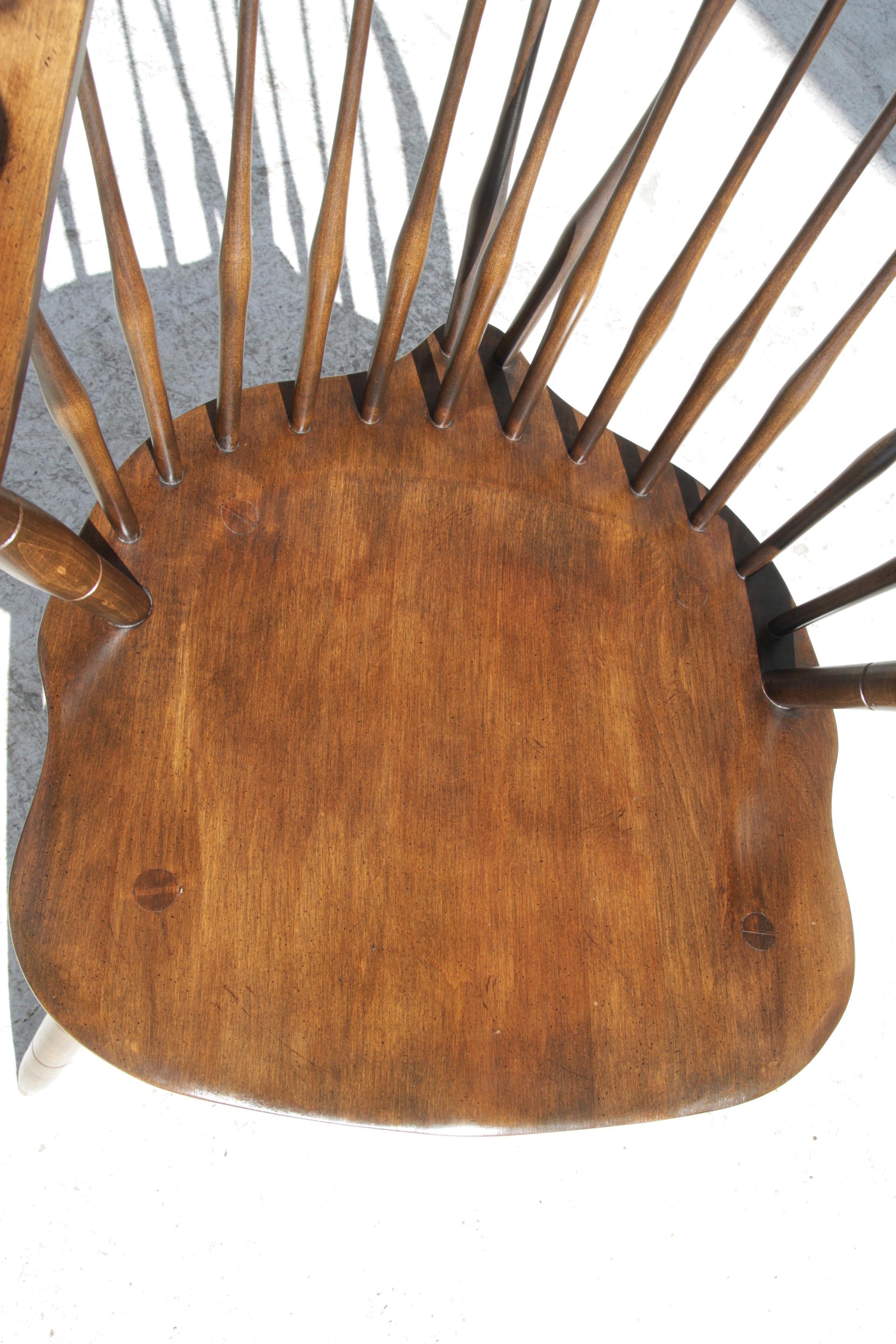American Vintage Hale of Vermont Windsor Spindle Back Dining Chair For Sale