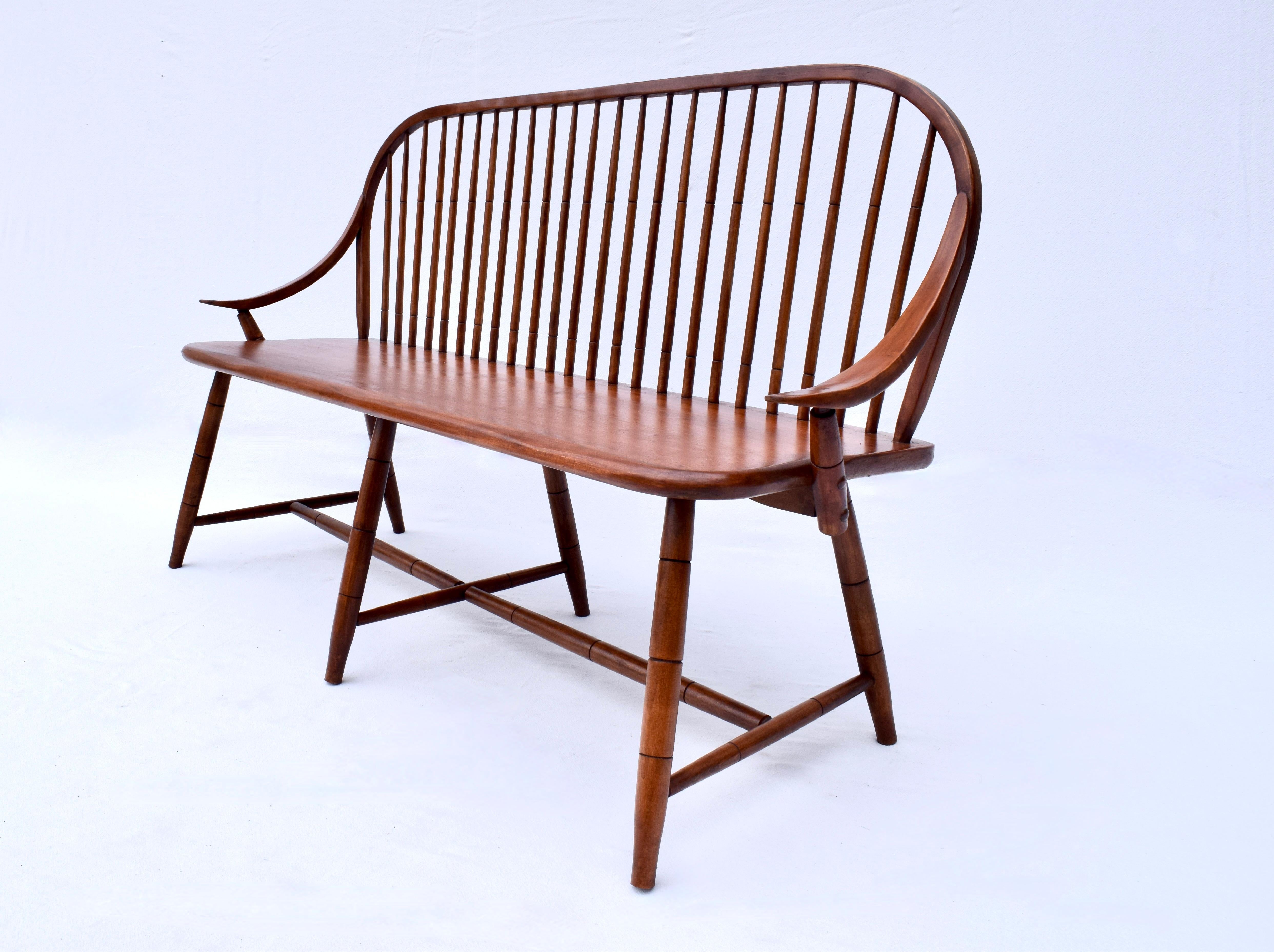 Vintage Hale of Vermont Windsor Spindle Back Prosper's Bench or Settee In Excellent Condition In Southampton, NJ