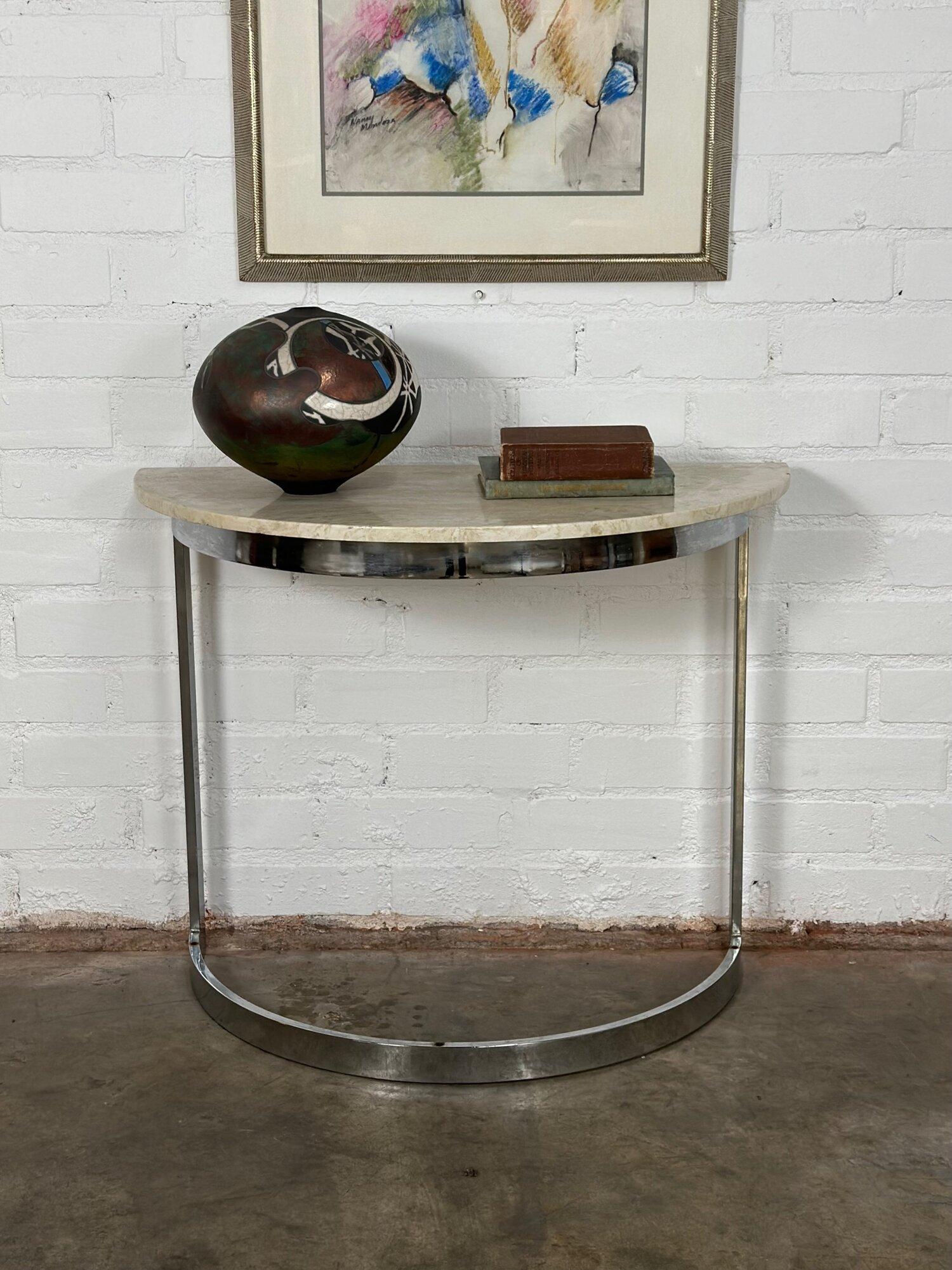 W36 D18 H28.5

Half moon console in good vintage condition. Item has no large visible breaks and both the marble and chrome base are structurally sound. Top surface comes off for easy transportation.