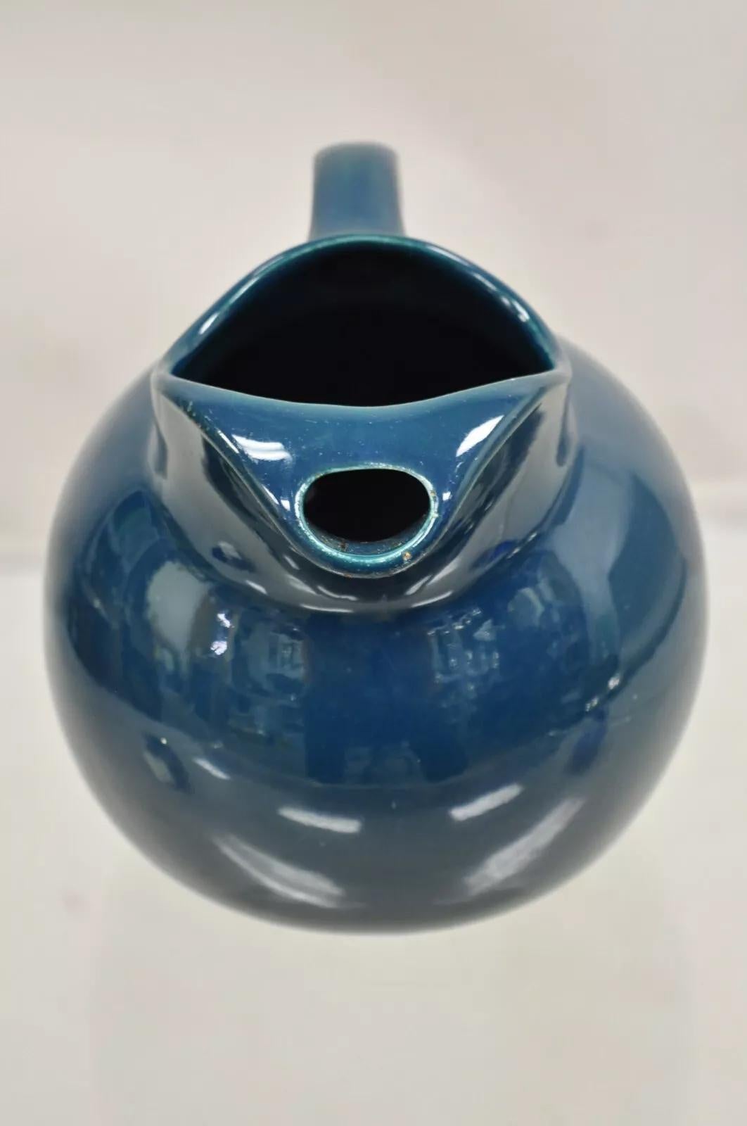Art déco Pichet vert forêt Art Déco 633 en poterie vernissée à boules vintage en vente