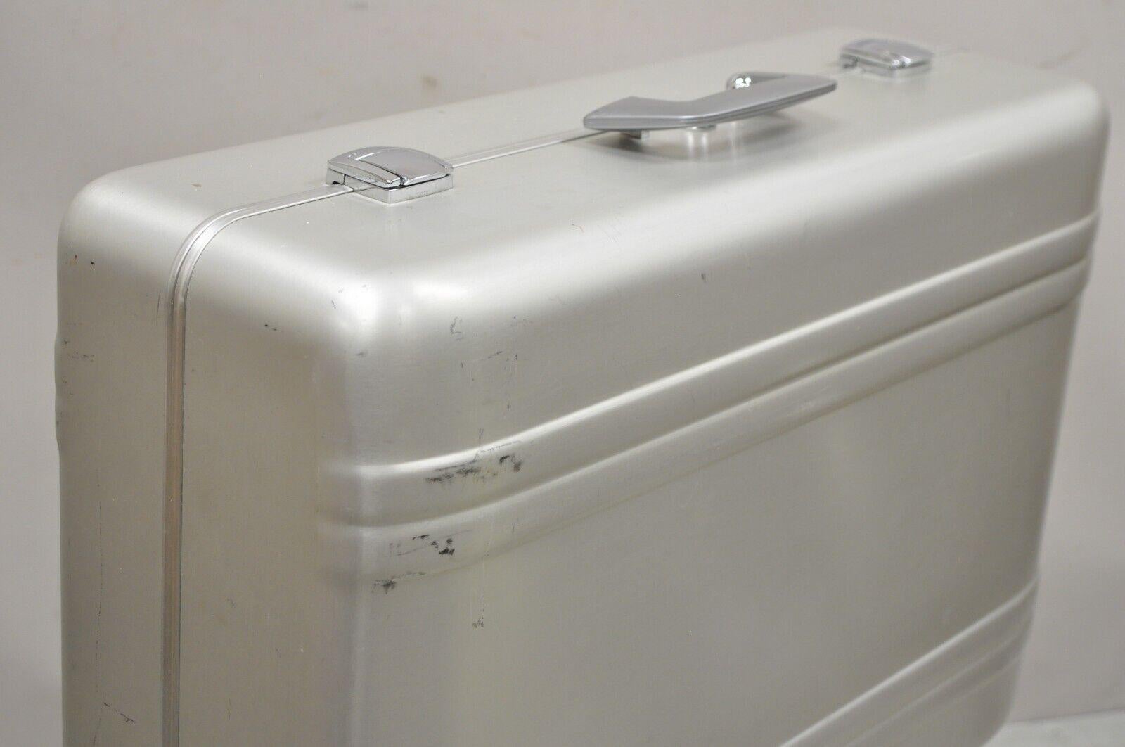 Vintage Halliburton Centurion Elite Aluminum Case Hard Suitcase Briefcase In Good Condition In Philadelphia, PA