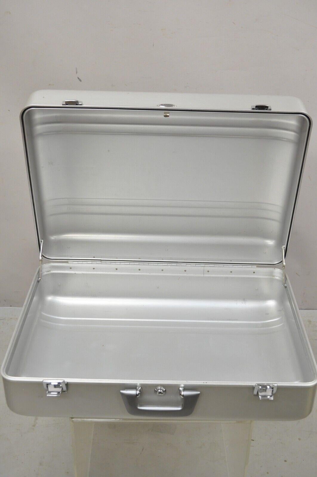 Vintage Halliburton Centurion Elite Aluminum Case Hard Suitcase Briefcase 1