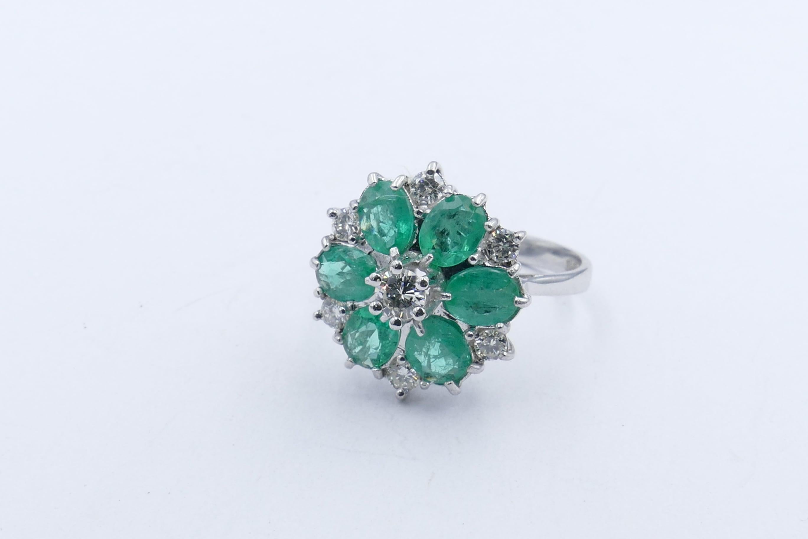 Brilliant Cut Vintage 'Hallmarked 1974' 18ct White Gold Emerald & Diamond Flower Cocktail Ring For Sale