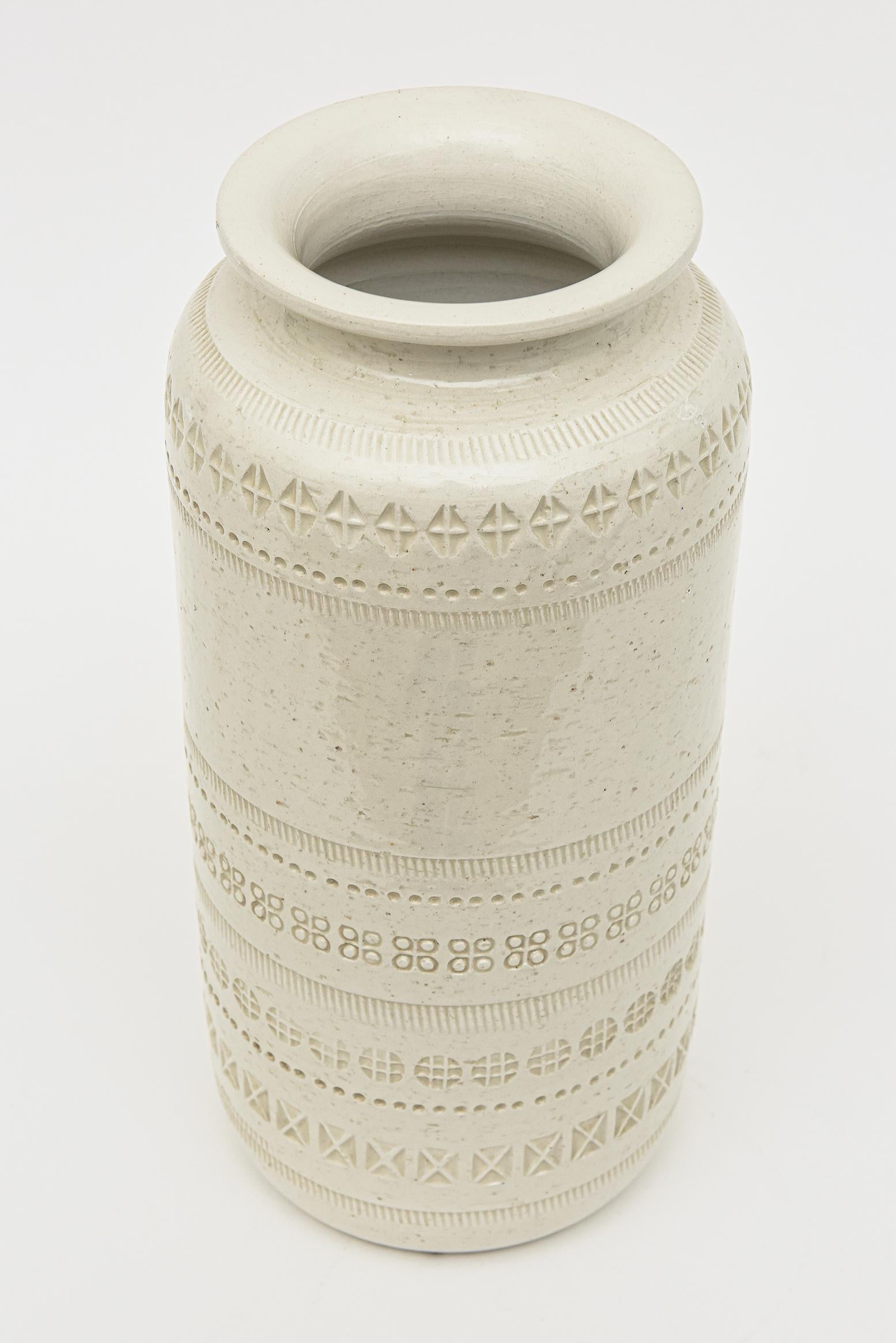 Modern Vintage Hallmarked Bitossi Incised Off White Ceramic Textural Vase Italian For Sale