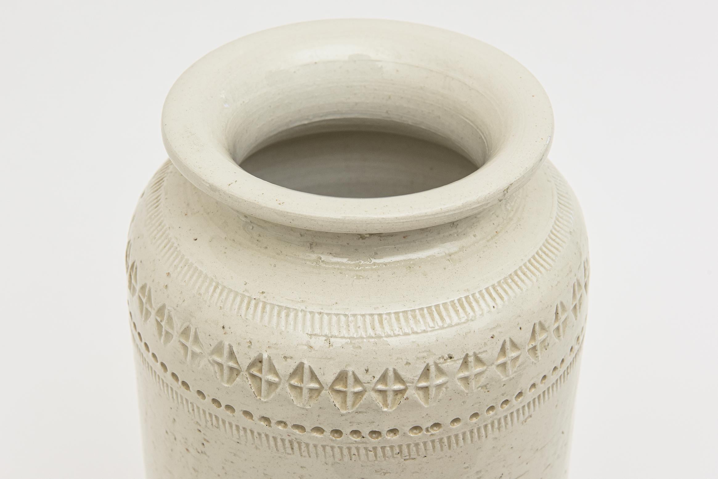 Vintage Hallmarked Bitossi Incised Off White Ceramic Textural Vase Italian In Good Condition For Sale In North Miami, FL