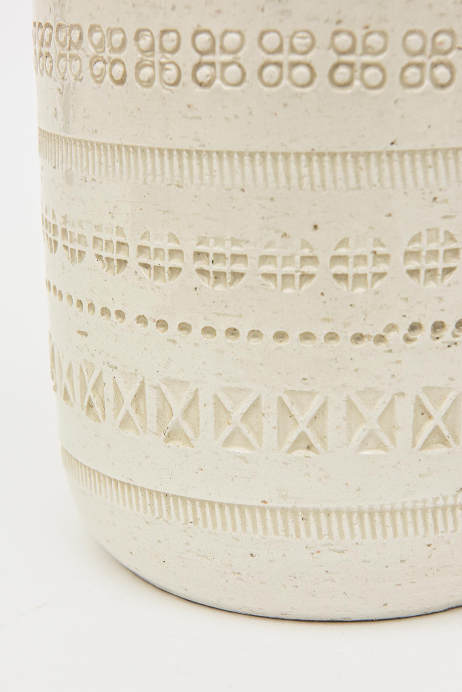 Vintage Hallmarked Bitossi Incised Off White Ceramic Textural Vase Italian For Sale 4