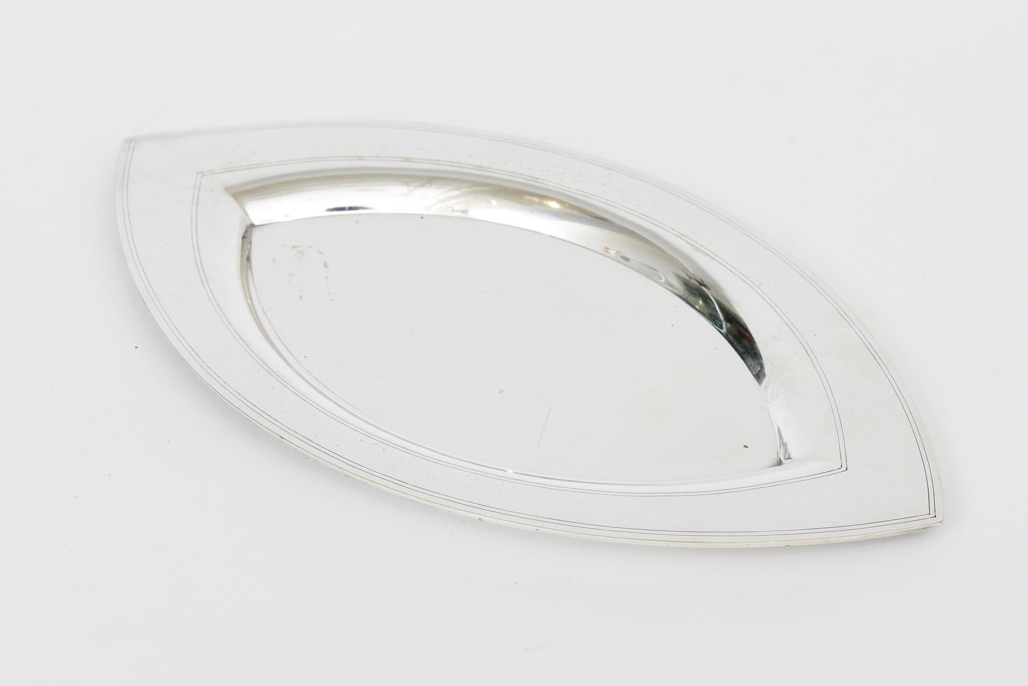 Moderno Vassoio a forma di occhio in lamiera d'argento martellata a mano d'epoca / Vassoio per anelli in vendita