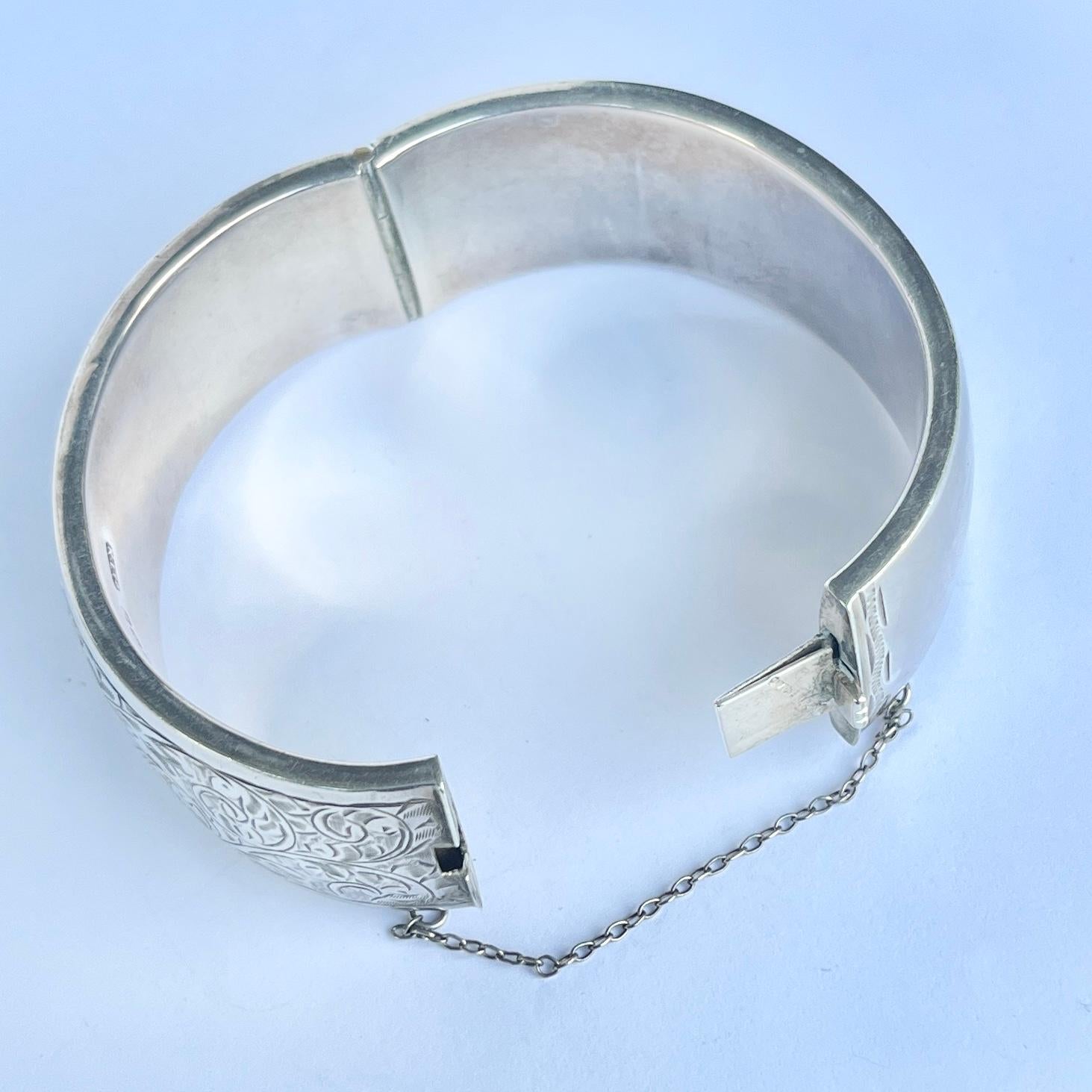 Vintage Hallmarked Silver Engraved Bangle In Good Condition For Sale In Chipping Campden, GB