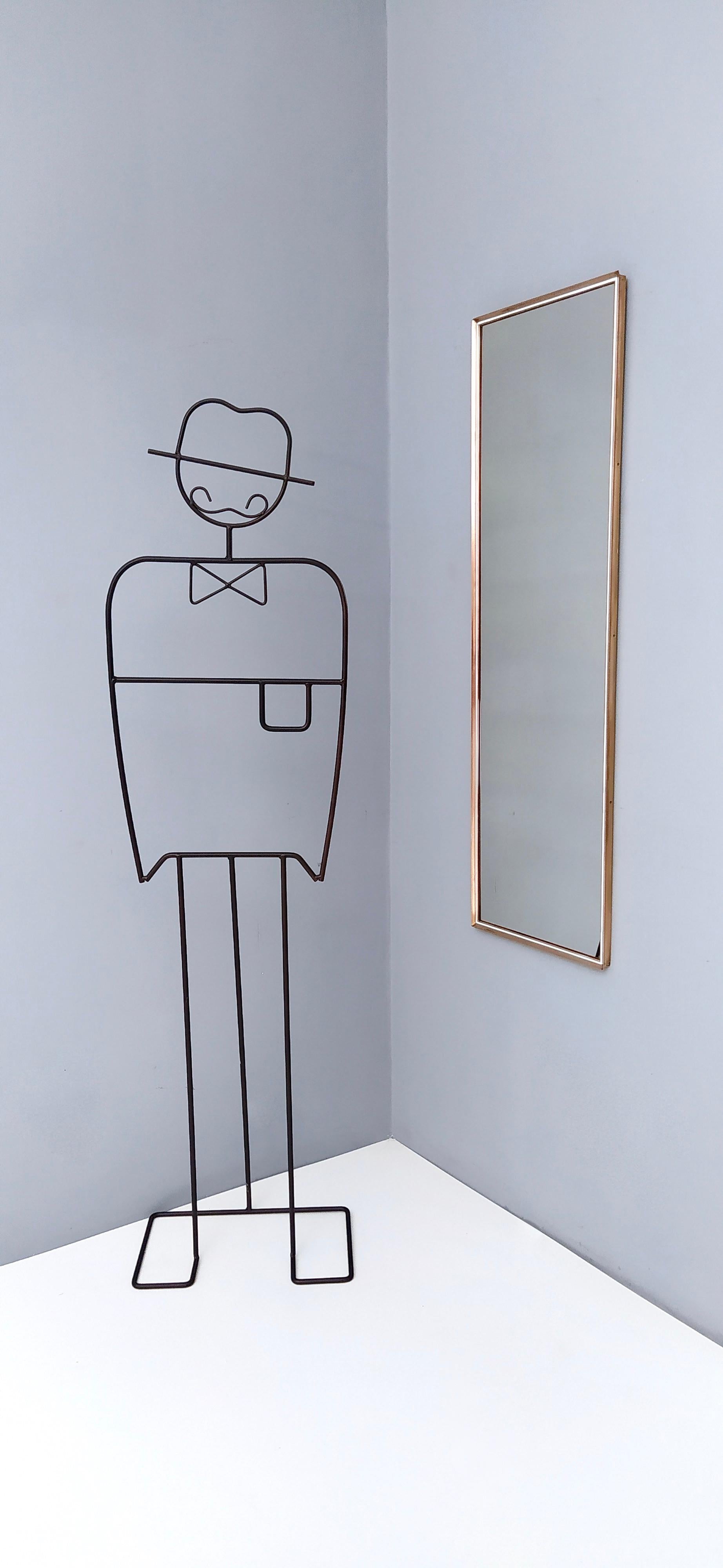 Made in Italy, 1950s.
It features a brass frame with white lacquered details.
Its elongated shape makes it perfect for an hallway.
This mirror is a vintage piece, therefore it might show slight traces of use, but it can be considered as in