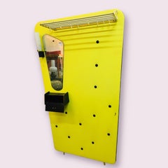 Vintage Hallway wall in neon green/yellow from the 1960's