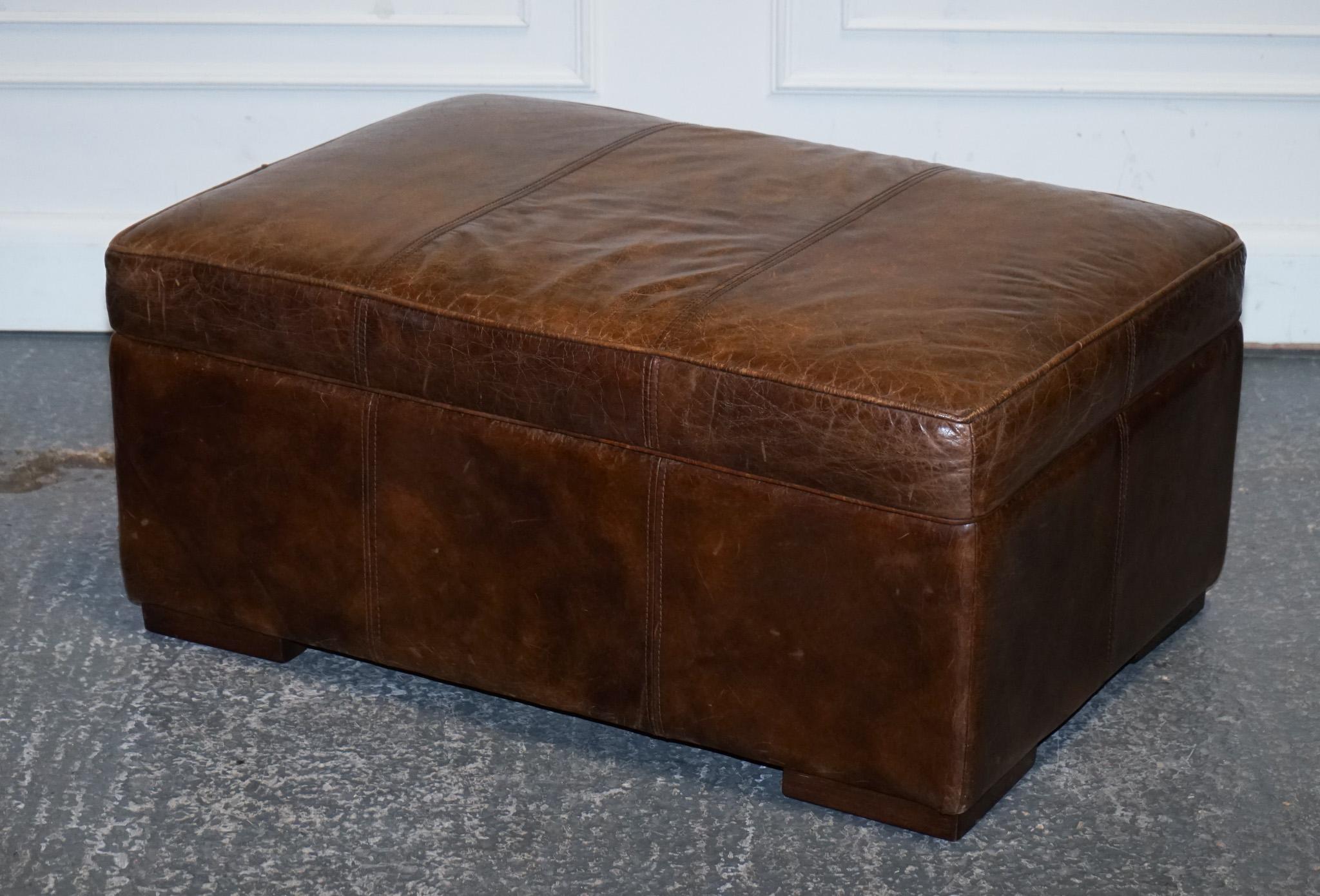 
Nous sommes ravis d'offrir à la vente cet adorable pouf de rangement en cuir Halo Reggio Groucho Vintage.
 
Veuillez examiner attentivement les photos pour vous rendre compte de leur état avant d'acheter, car elles font partie de la description. Si