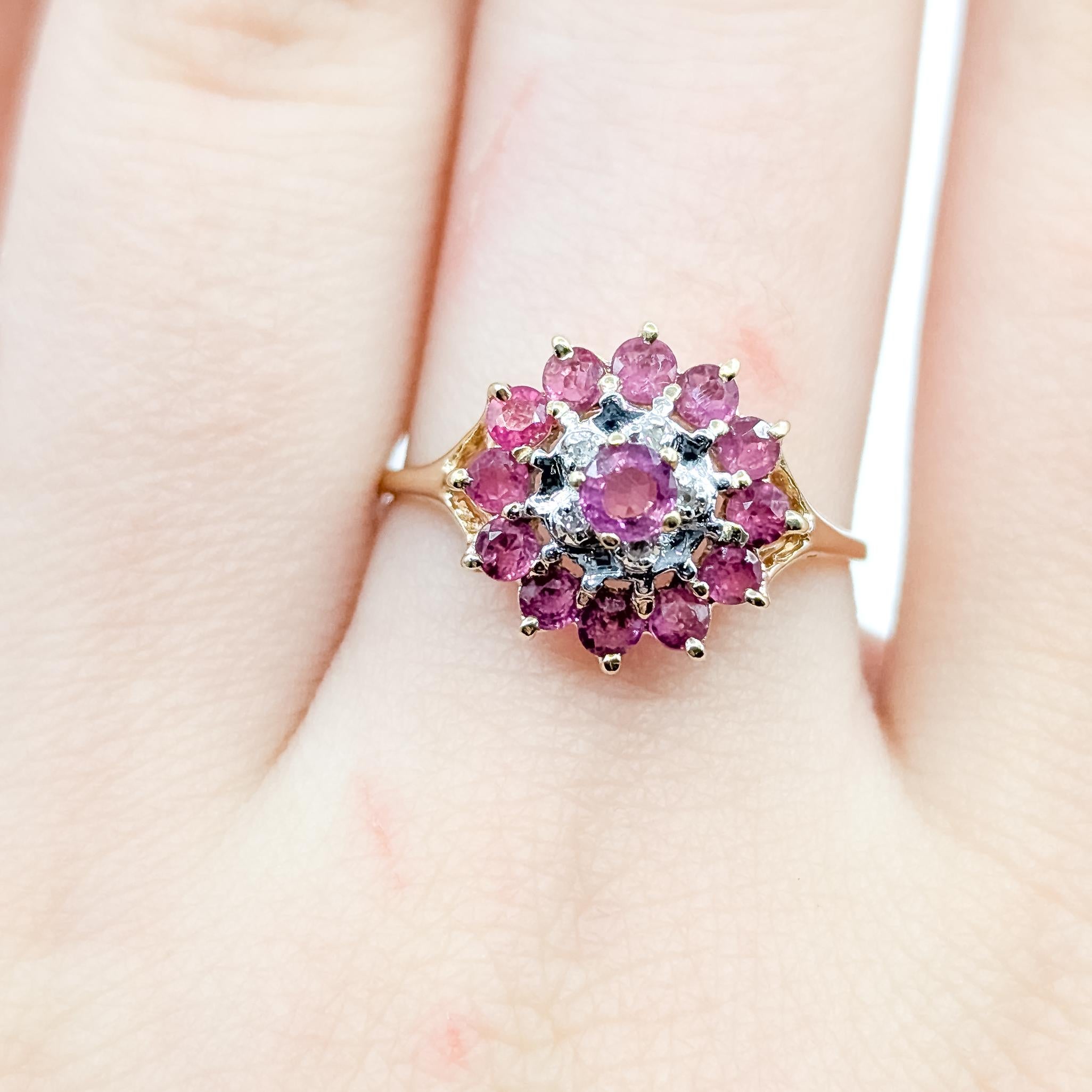 Vintage Halo Ruby & Diamond Ring in 14k In condizioni ottime in vendita a Bloomington, MN