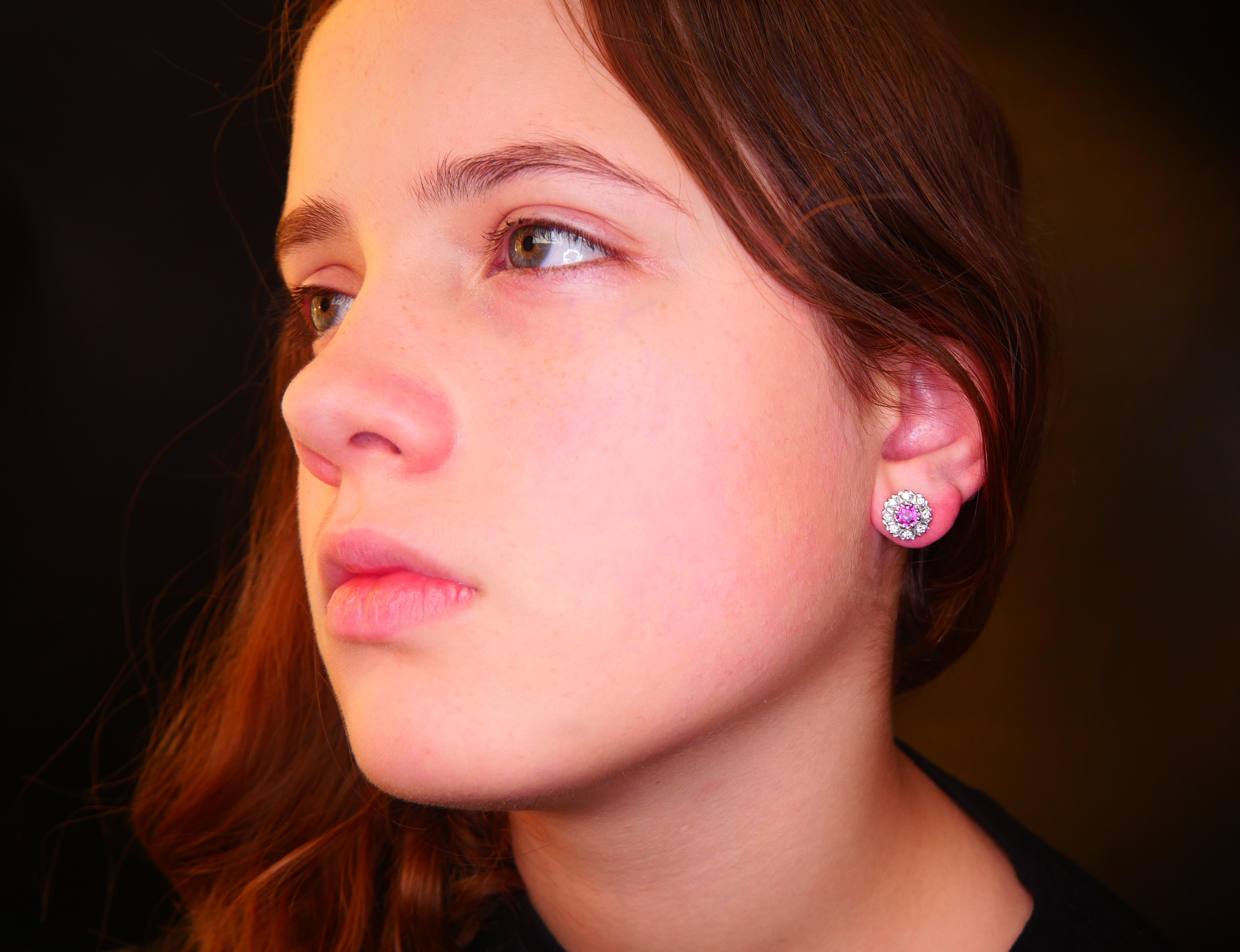 Women's Vintage Halo stud Earrings 1ctw. natural Ruby 0.65ctw. Diamonds 18K Gold/3.9gr  For Sale