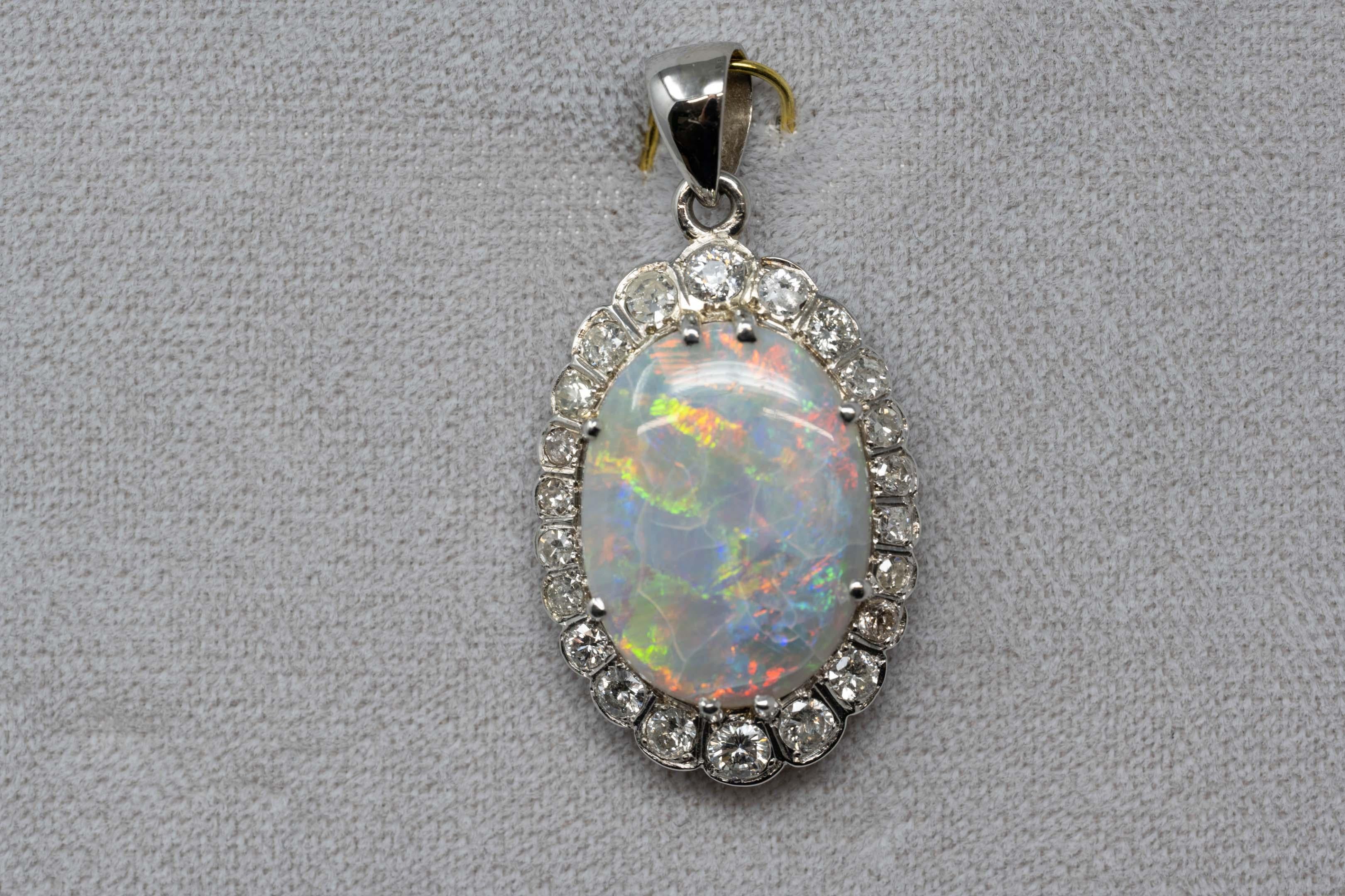 Vintage-Anhänger im Halo-Stil mit Schleife aus 14 Karat Gold (Brillantschliff) im Angebot