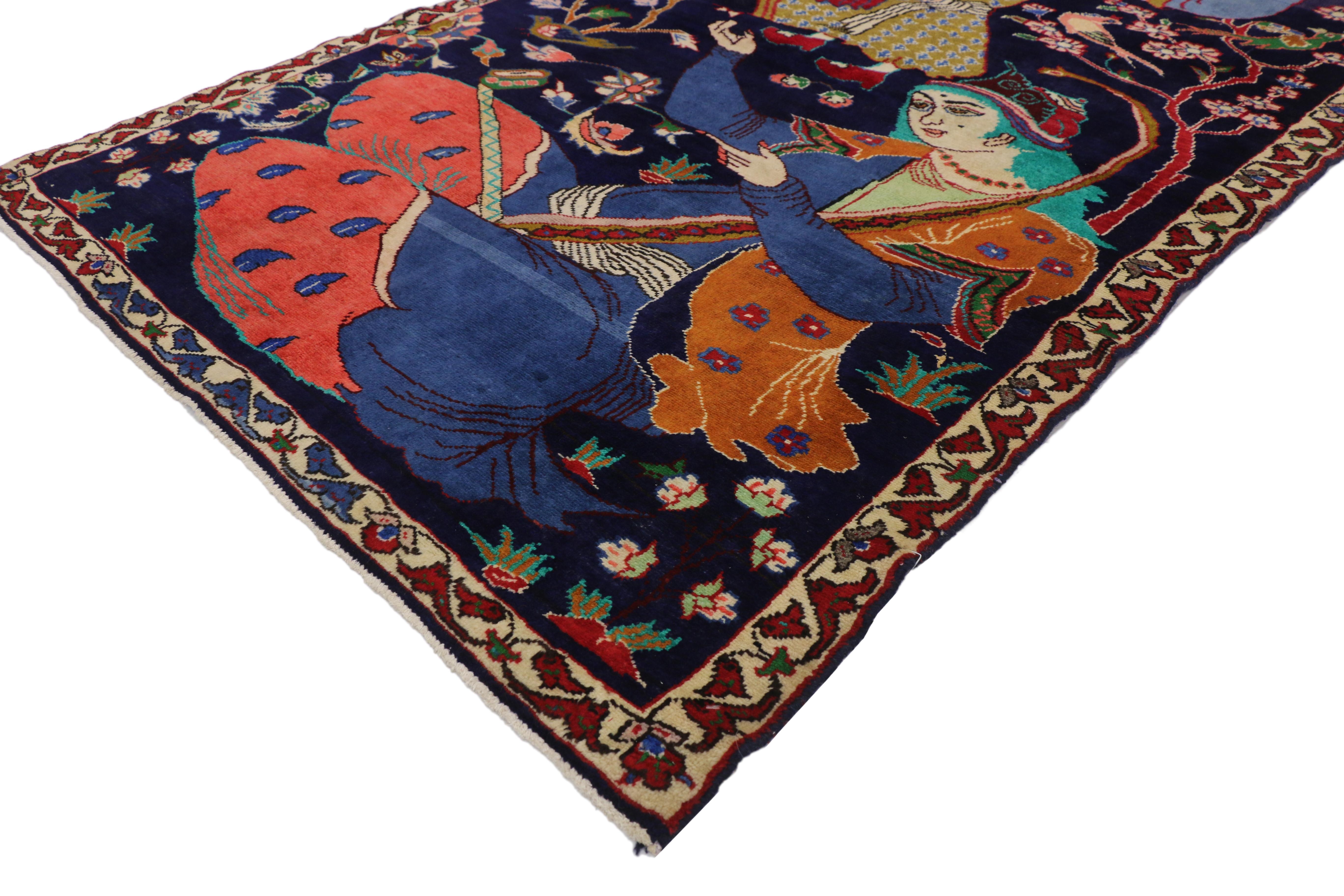 75975, vintage Hamadan Persian rug with Dervish Pictorial, figurative tapestry wall art. Ce tapis pictural persan vintage en laine noué à la main présente une scène de jardin vive et lumineuse d'un derviche avec son maître portant des vêtements