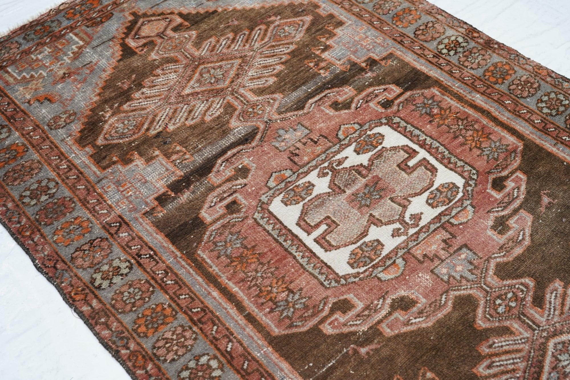Tappeto Vintage Hamadan 4'1'' x 7'1'' In condizioni buone in vendita a New York, NY