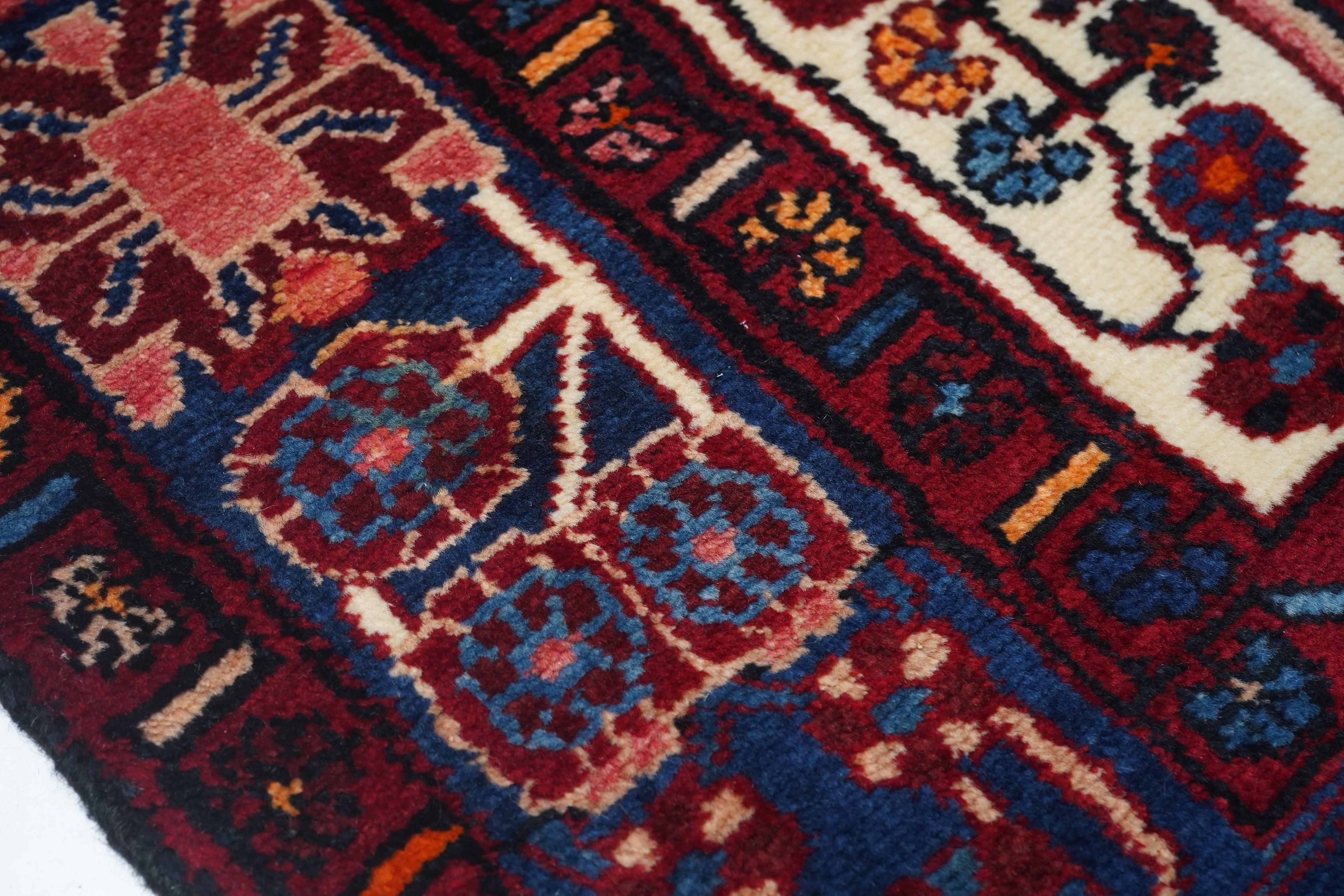 Hamadan-Teppich im Vintage-Stil 5'0'' x 8'2'' im Zustand „Gut“ im Angebot in New York, NY