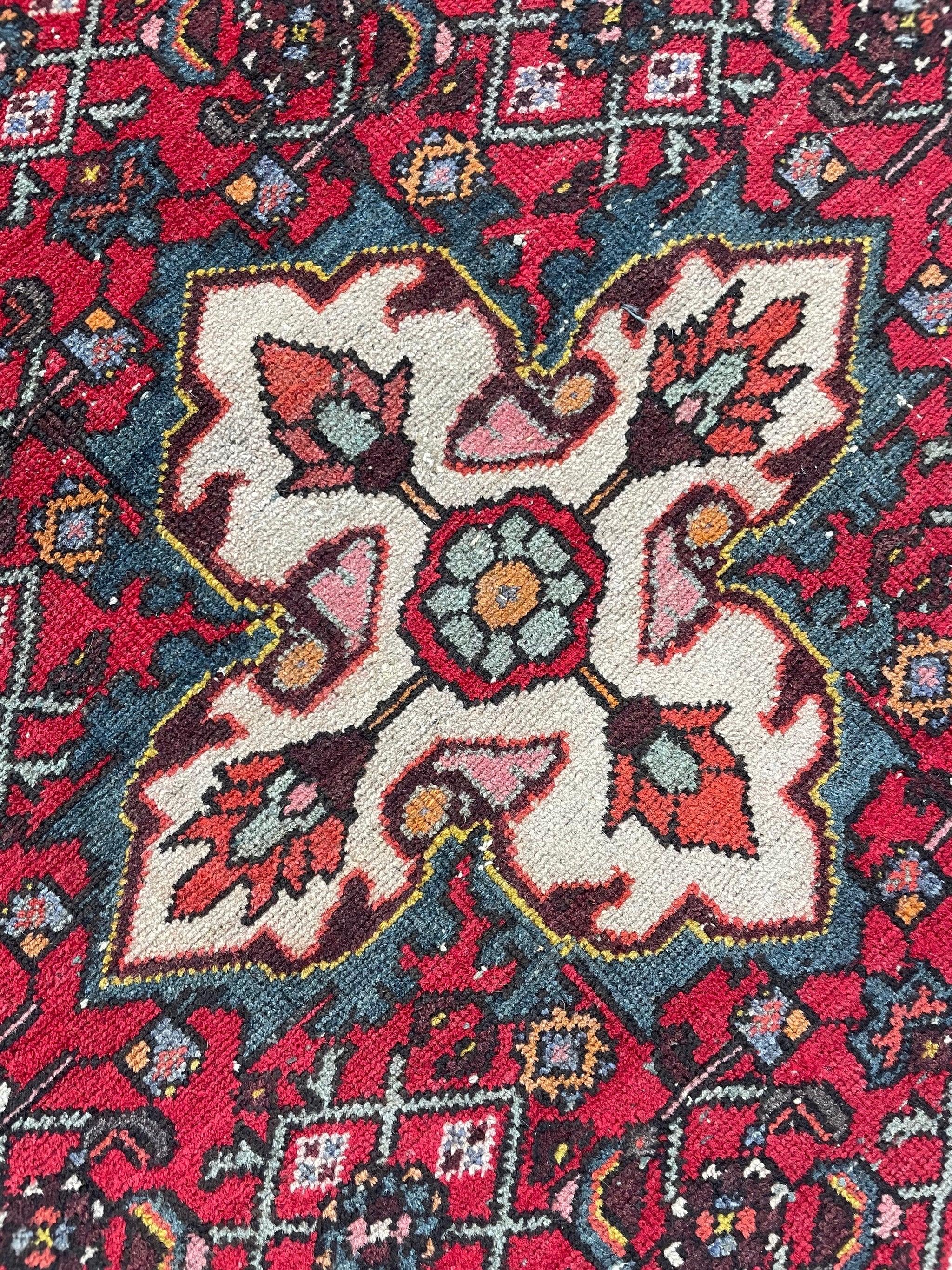 Alfombra vintage Hamadan, c. 1940-50 en Bueno estado para la venta en Milwaukee, WI
