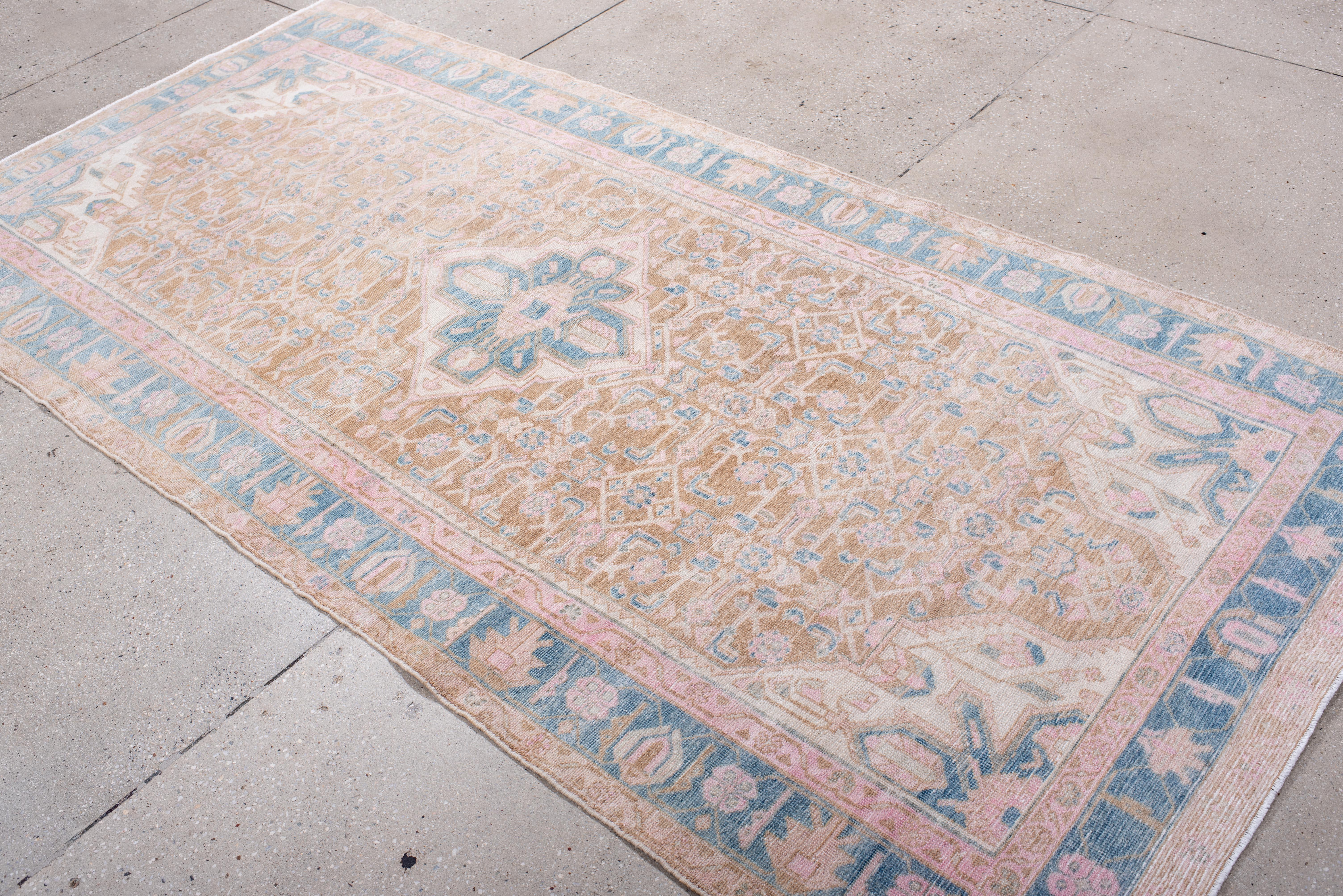 Alfombra Hamadan Vintage Diseño de Medallón y Esquina en Rosa Pastel Lana en venta