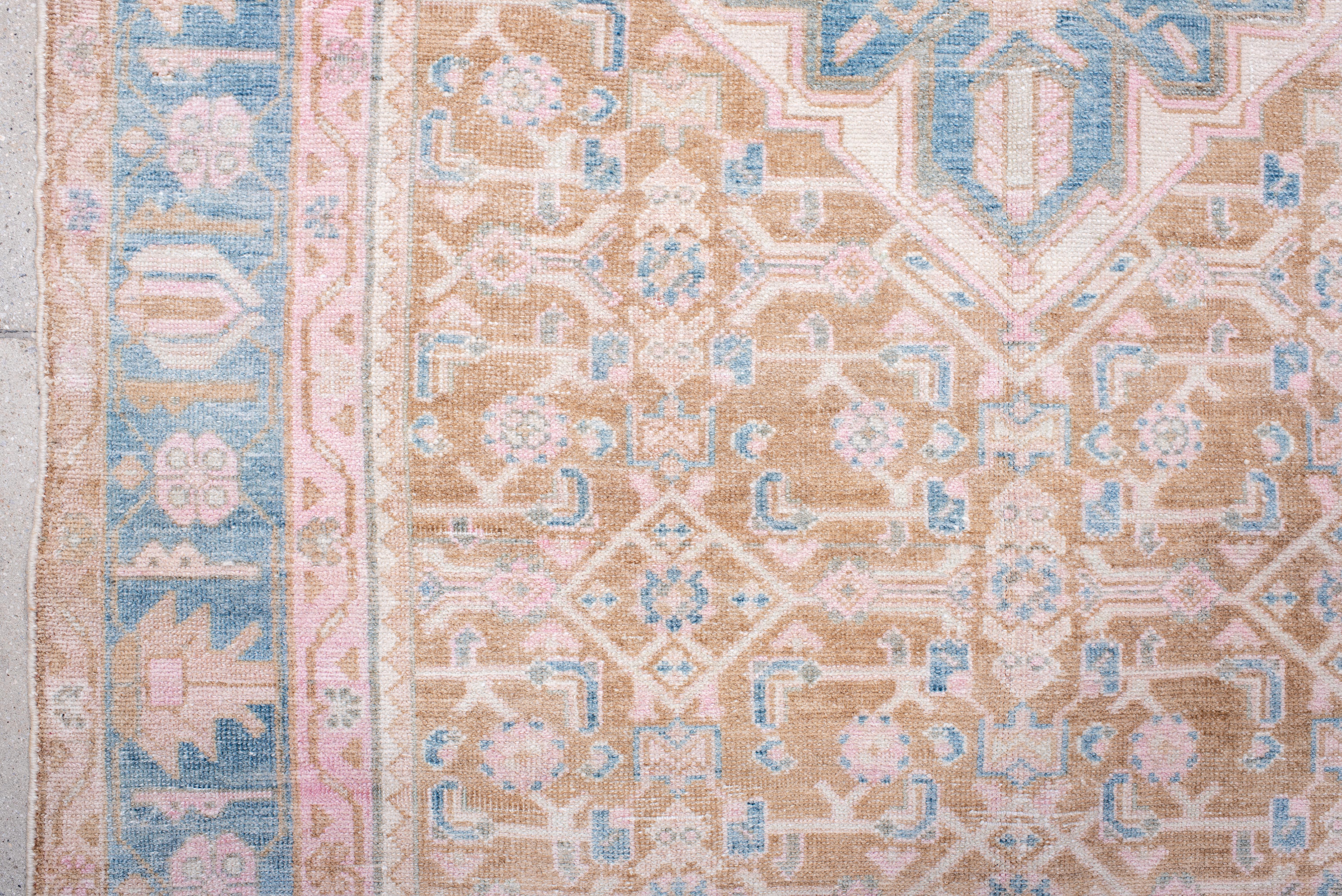 Alfombra Hamadan Vintage Diseño de Medallón y Esquina en Rosa Pastel en venta 1