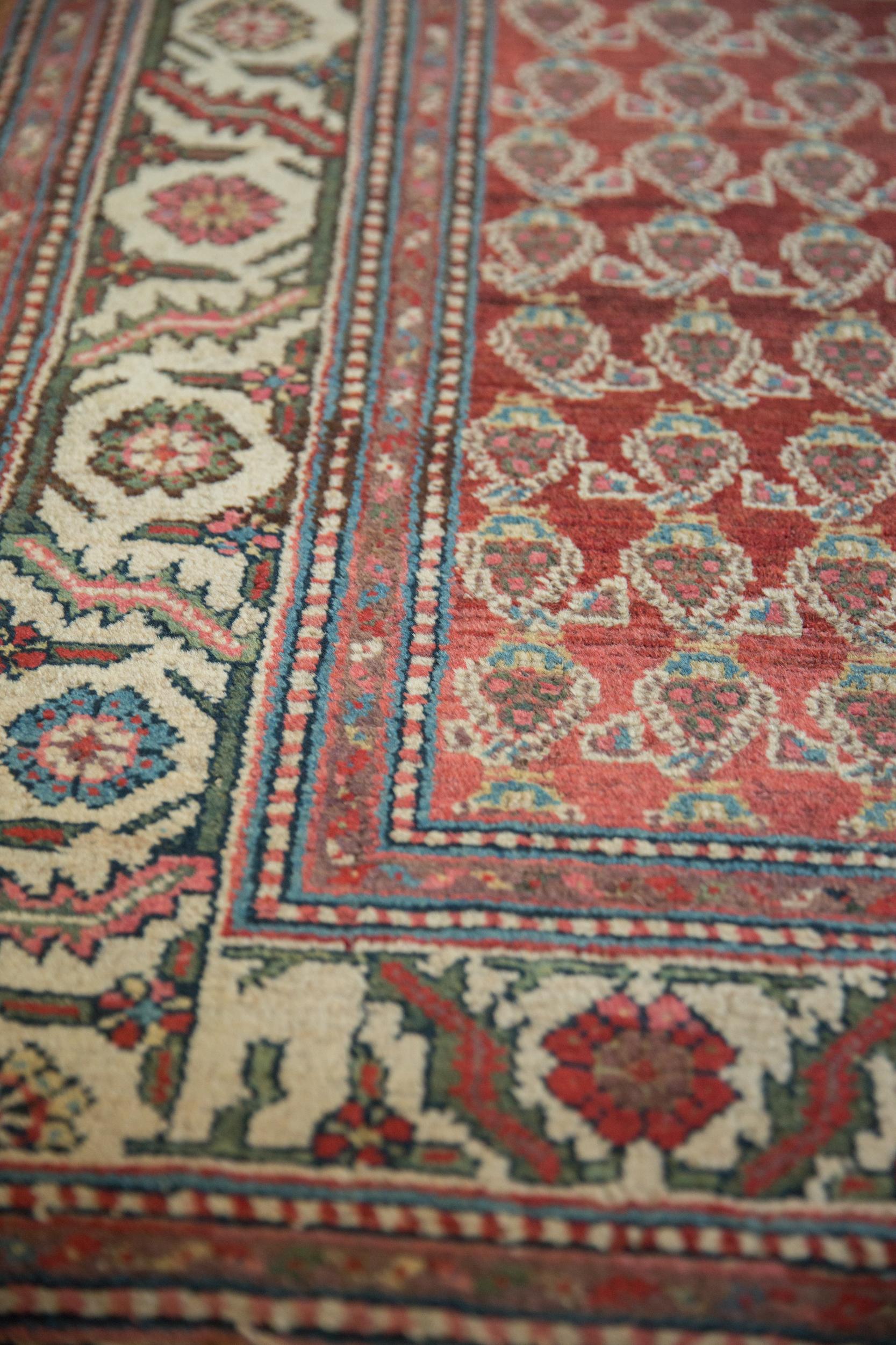 Vintage Hamadan Teppich Läufer im Zustand „Gut“ im Angebot in Katonah, NY