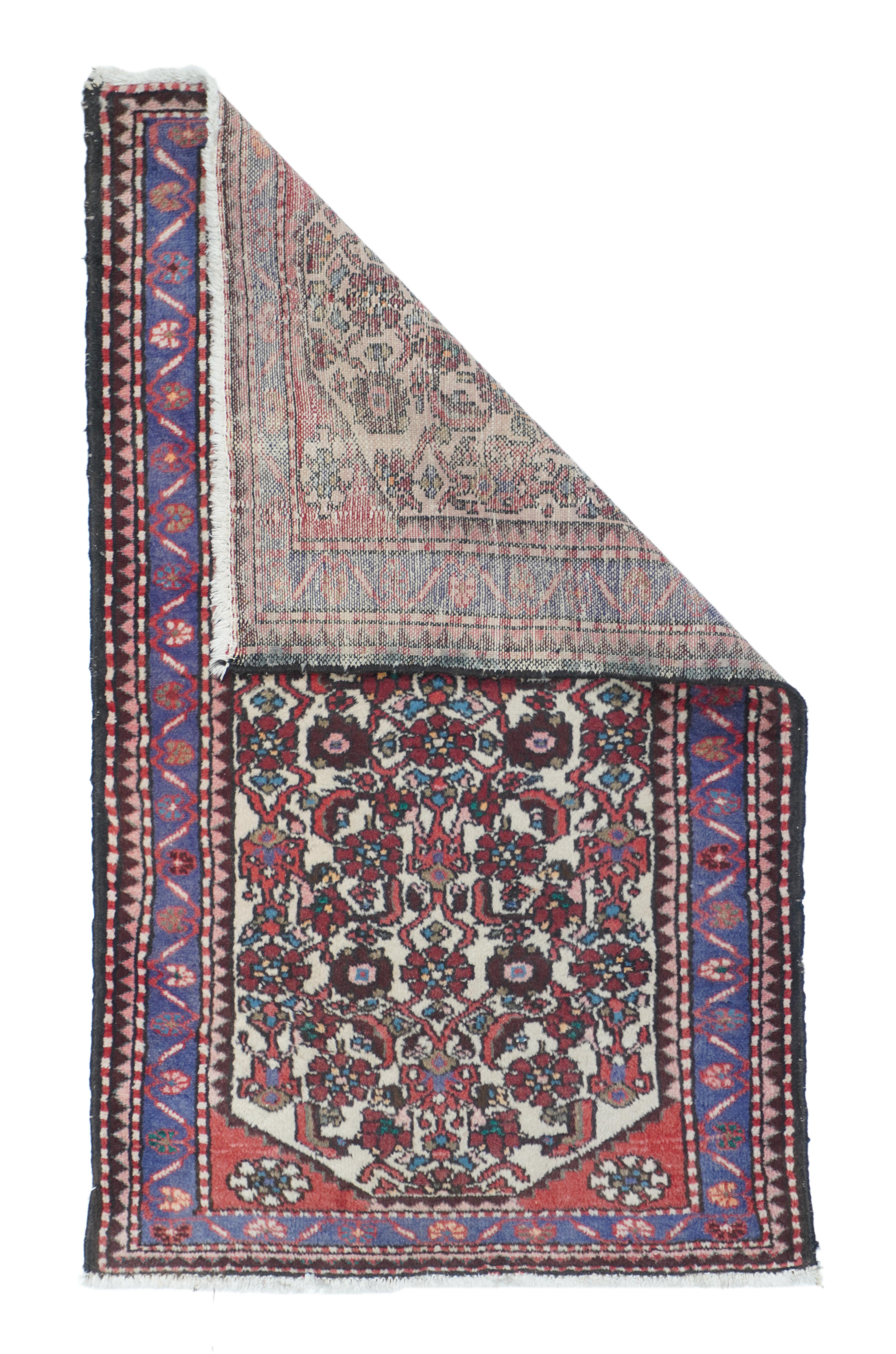 Vintage Hamedan rug measures: 2'6'' x 4'4''.