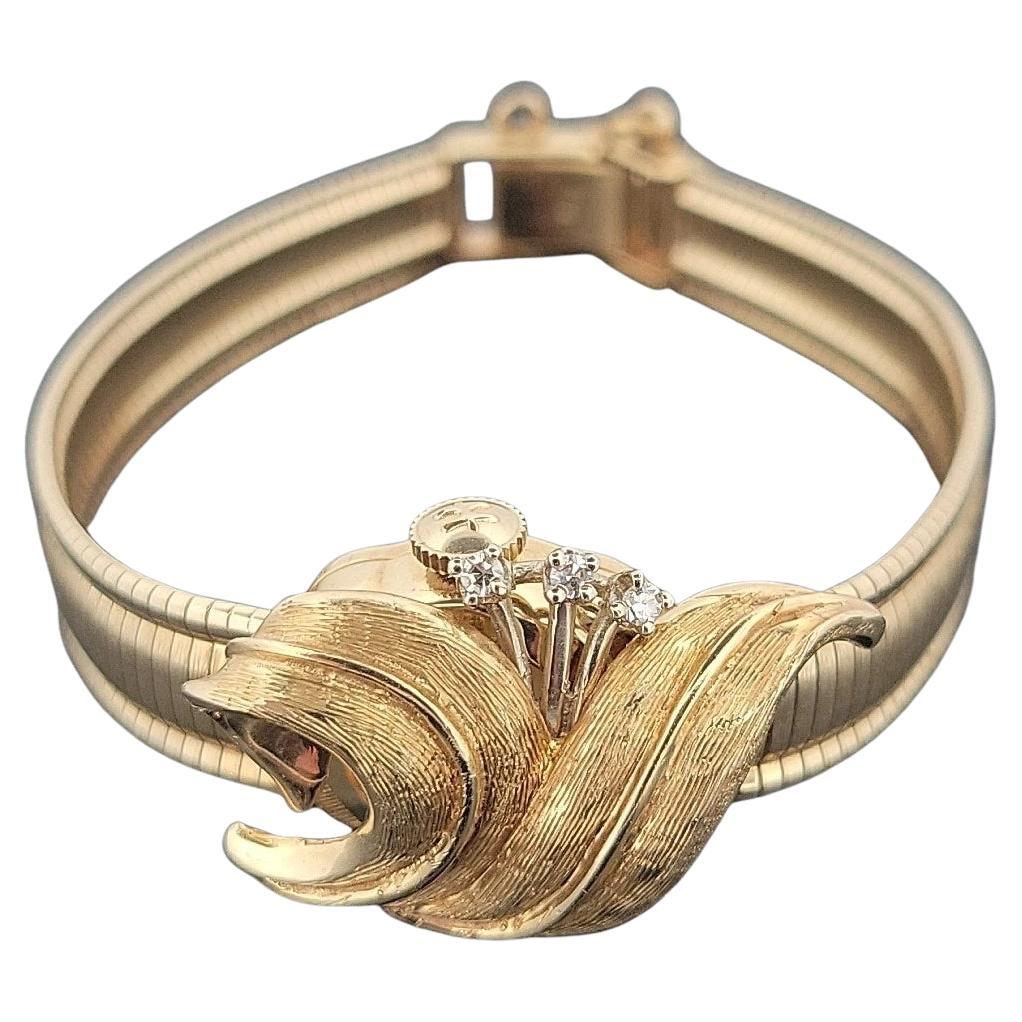 Vintage Hamilton 14K Gelbgold versteckte Uhr Armband Florentine Leaf Diamanten im Angebot