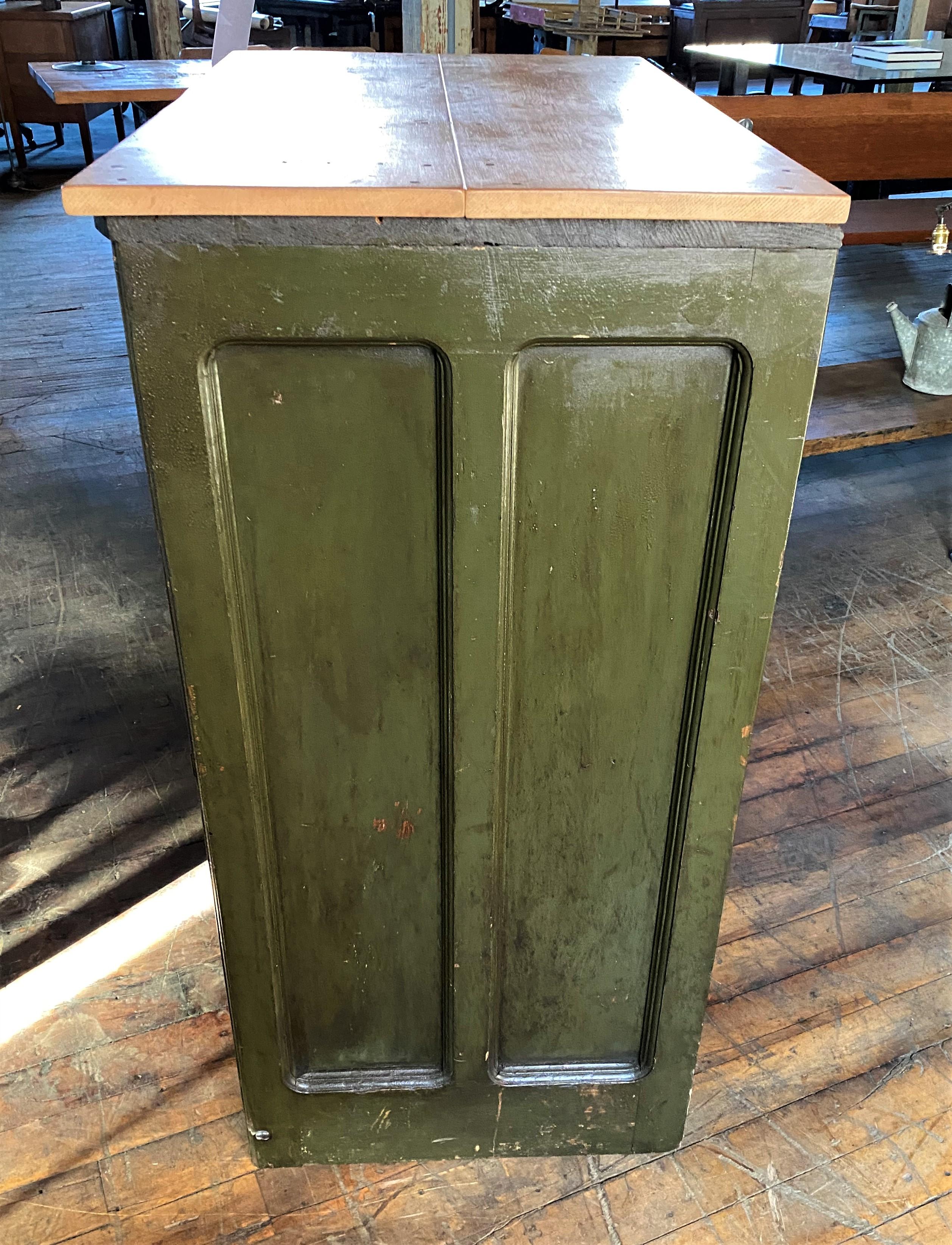 Vintage Hamilton Cabinet In Good Condition In Oakville, CT