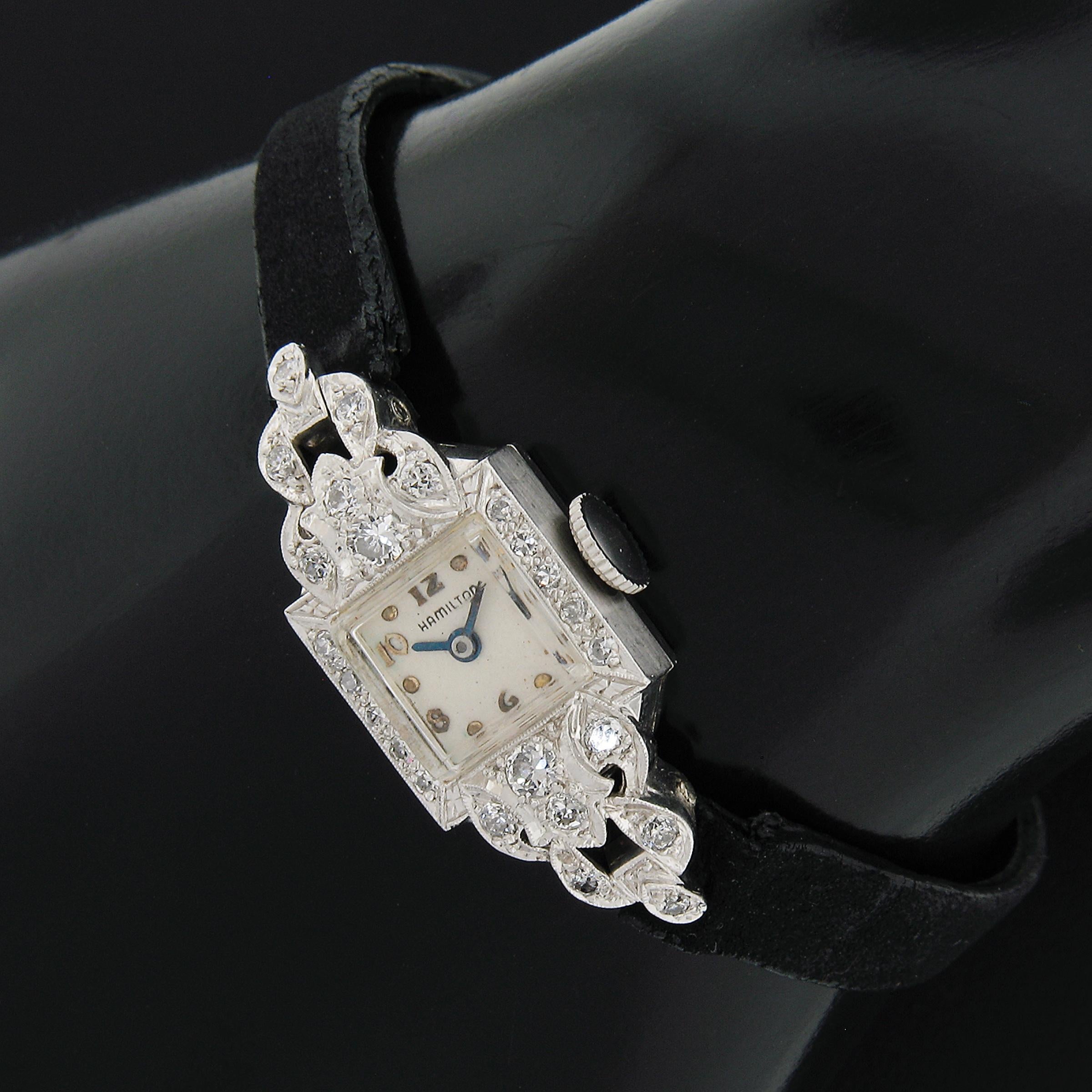 Taille ronde Hamilton Montre-bracelet fantaisie vintage pour femme en platine avec diamants 0,45 carat en vente