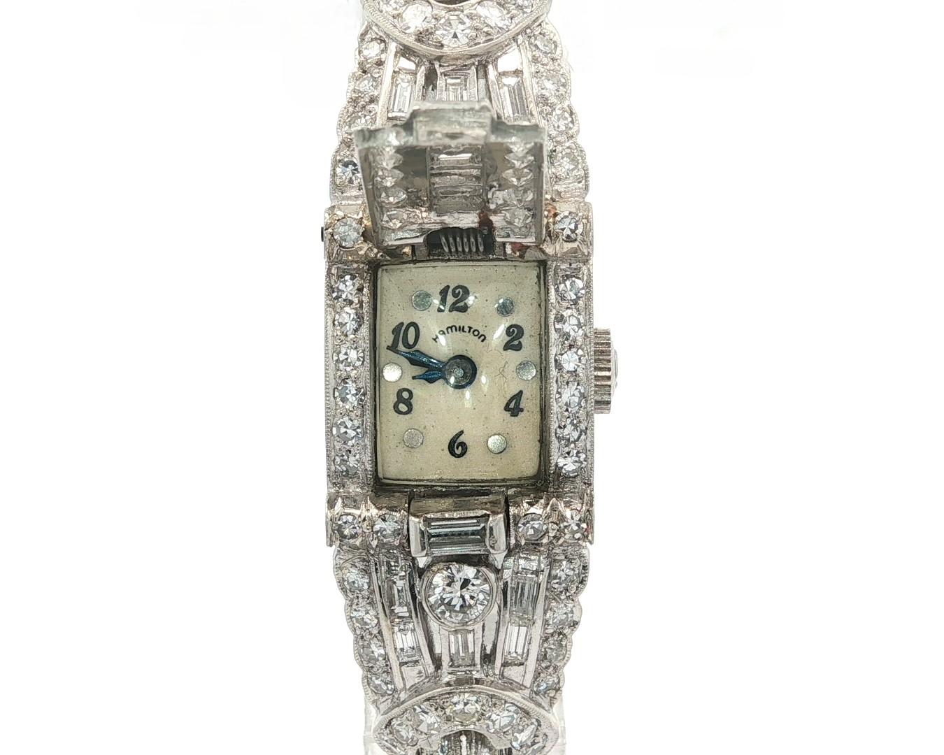 --Töne:--
200 Echte Naturdiamanten - Einzelschliff - Pave Set - 3,0ctw (ca.)
10 natürliche echte Diamanten - runder Brillantschliff - Lünettenfassung - 1,50ctw (ca.)
42 natürliche echte Diamanten - Baguetteschliff - Kanalfassung - 3,36ctw