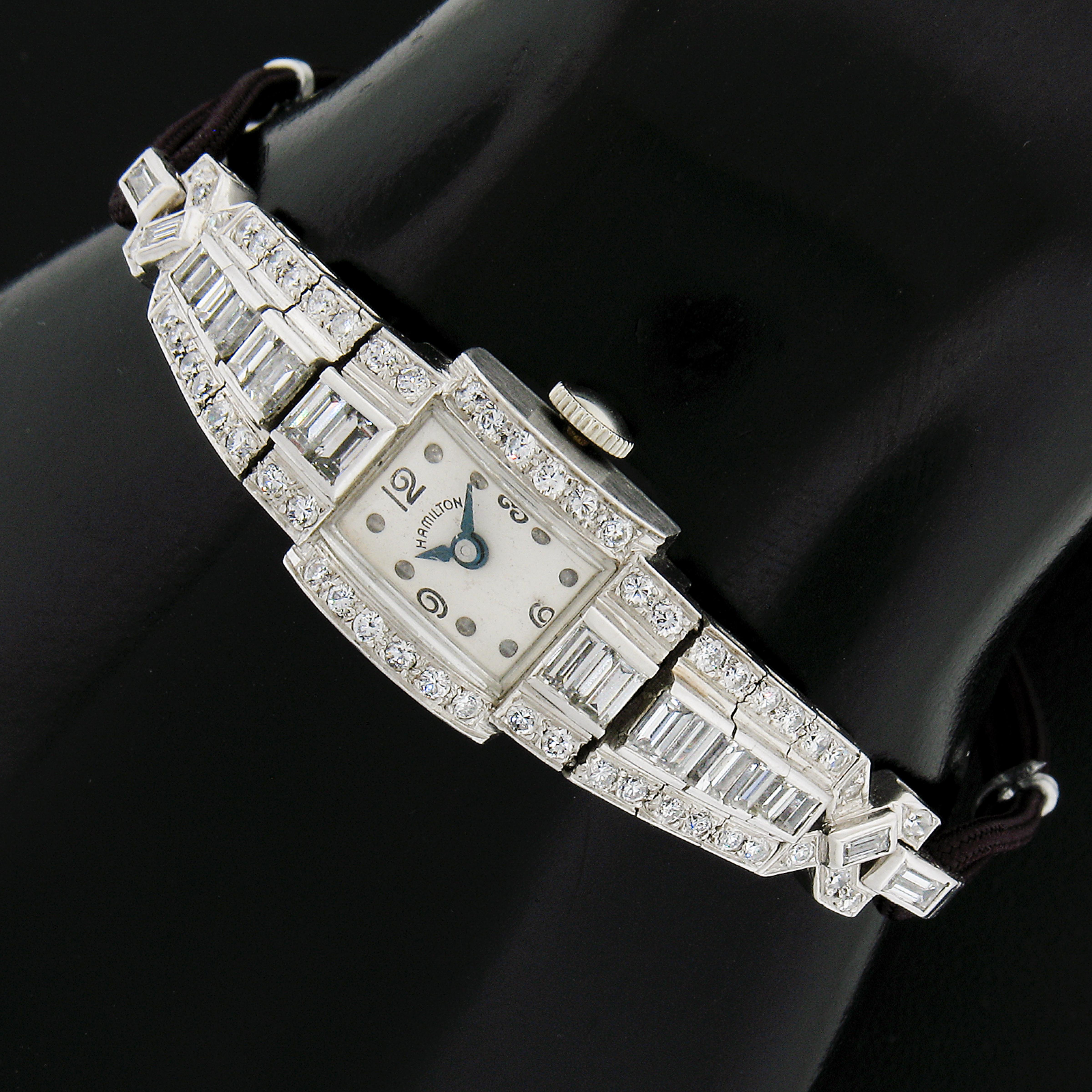 Taille baguette Hamilton Montre-bracelet fantaisie vintage en platine avec diamants baguettes ronds effilés en vente