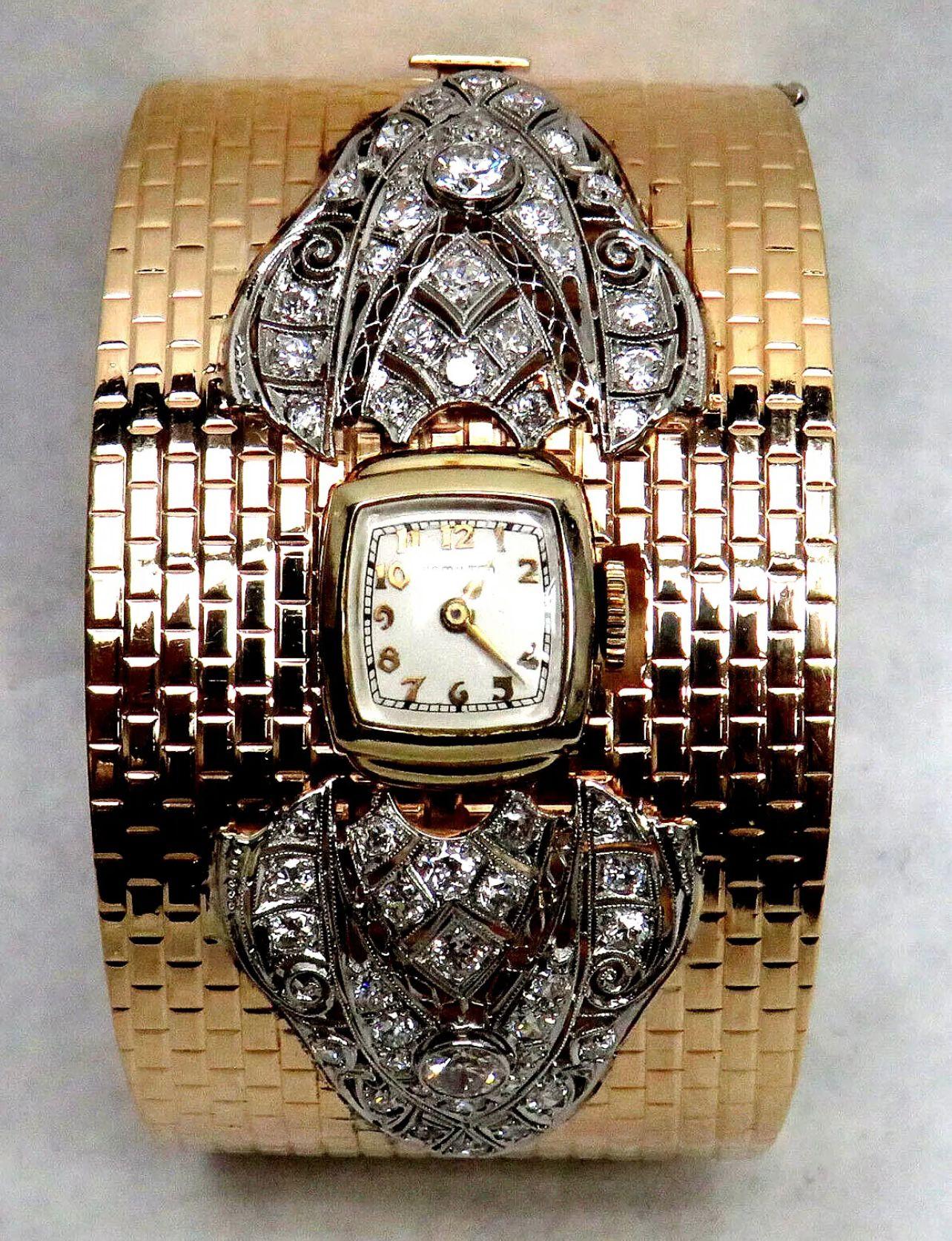 Taille ronde Montre Hamilton en or 14k et bracelet manchette en diamants, années 1950  en vente