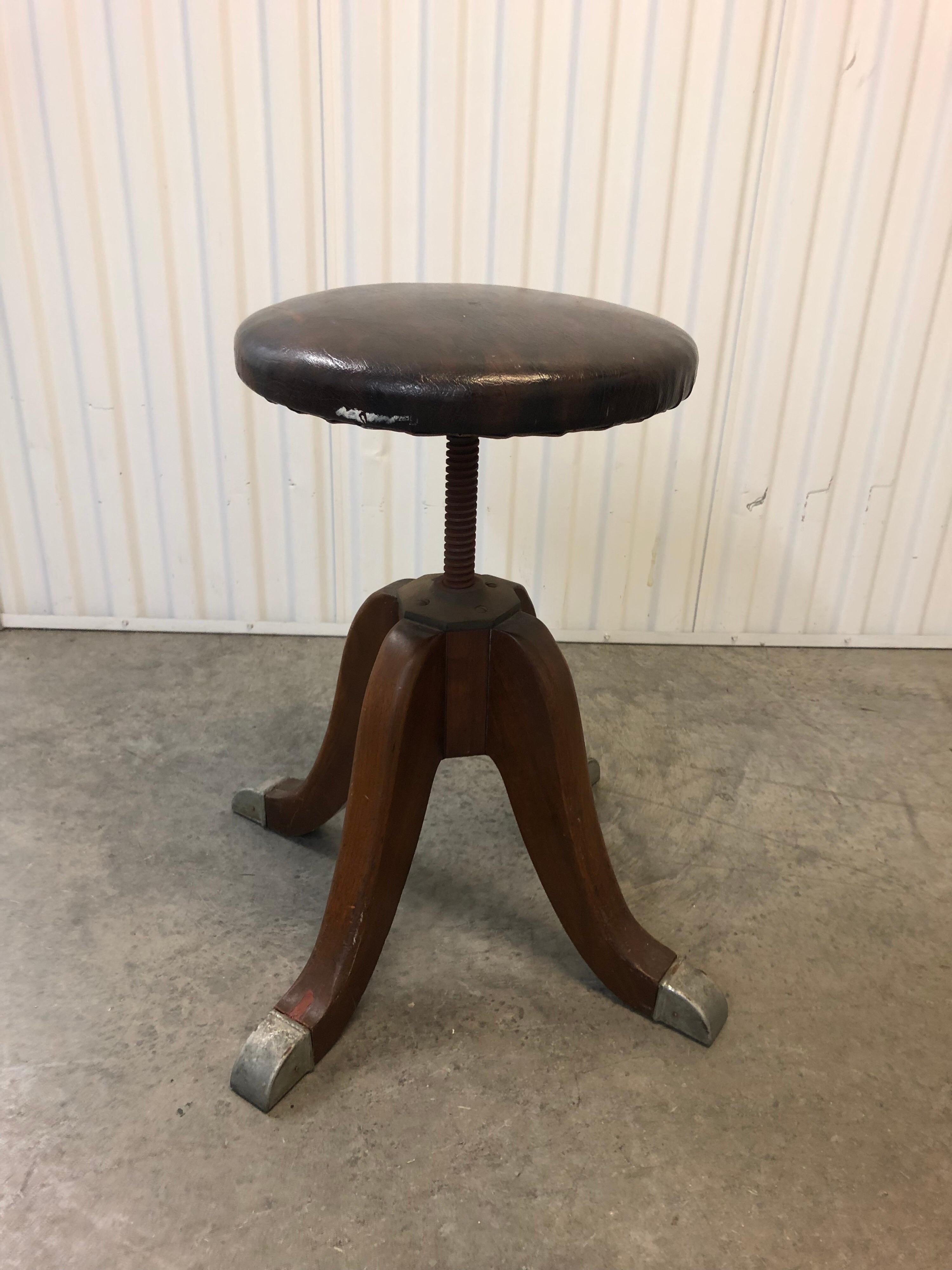 Vintage Hamilton wood and iron Industrial rolling swivel stool.
Hamilton wood goods/steel goods model or serial# 9610-M-184459 Two Rivers Wisconsin.
Round vinyl seat (some paint stained on it.) Seat can be unscrew to have recover.
Swivels up and