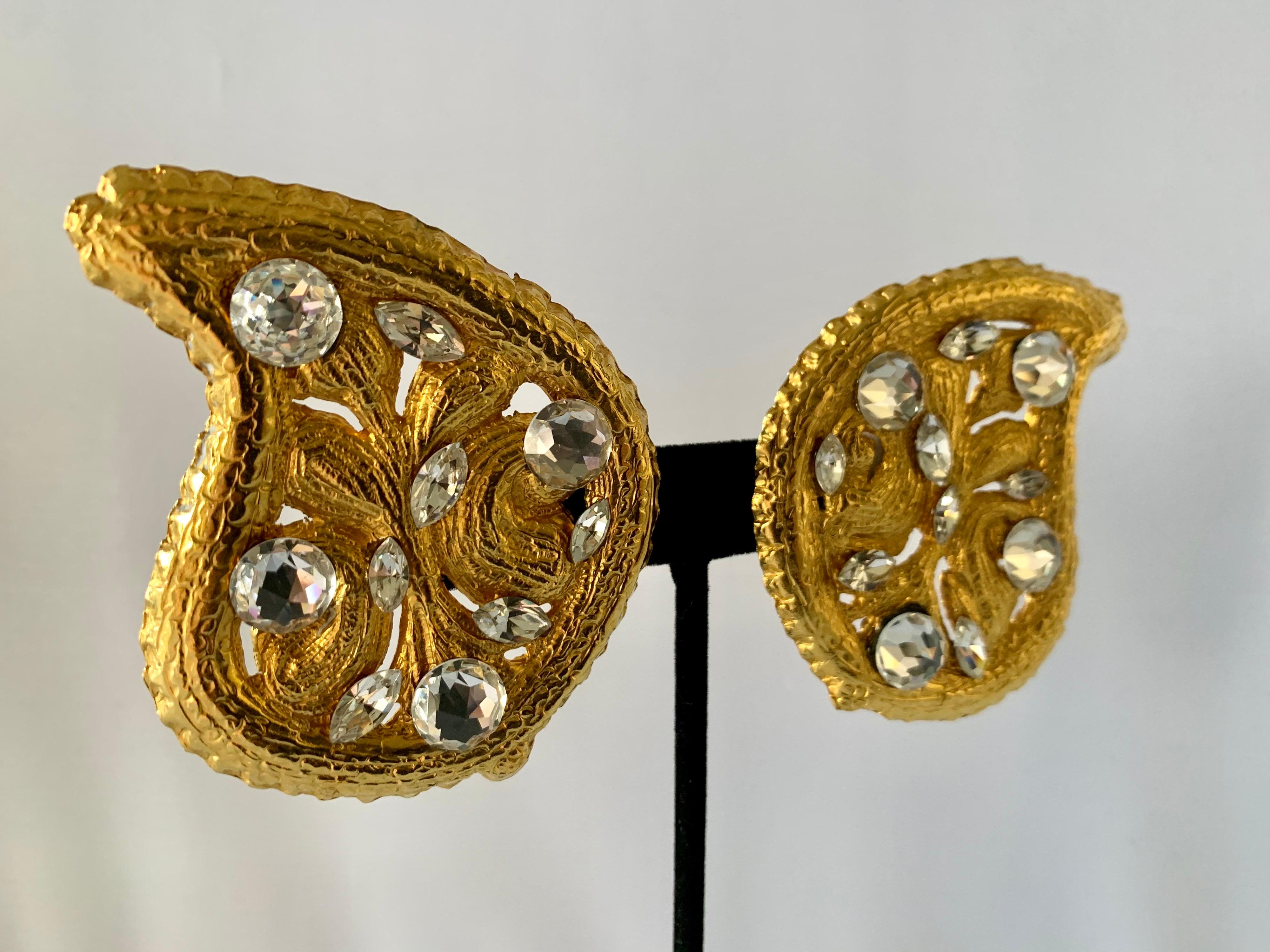 Byzantin Boucles d'oreilles vintage Hammed en or avec bijoux en forme de marguerite  en vente
