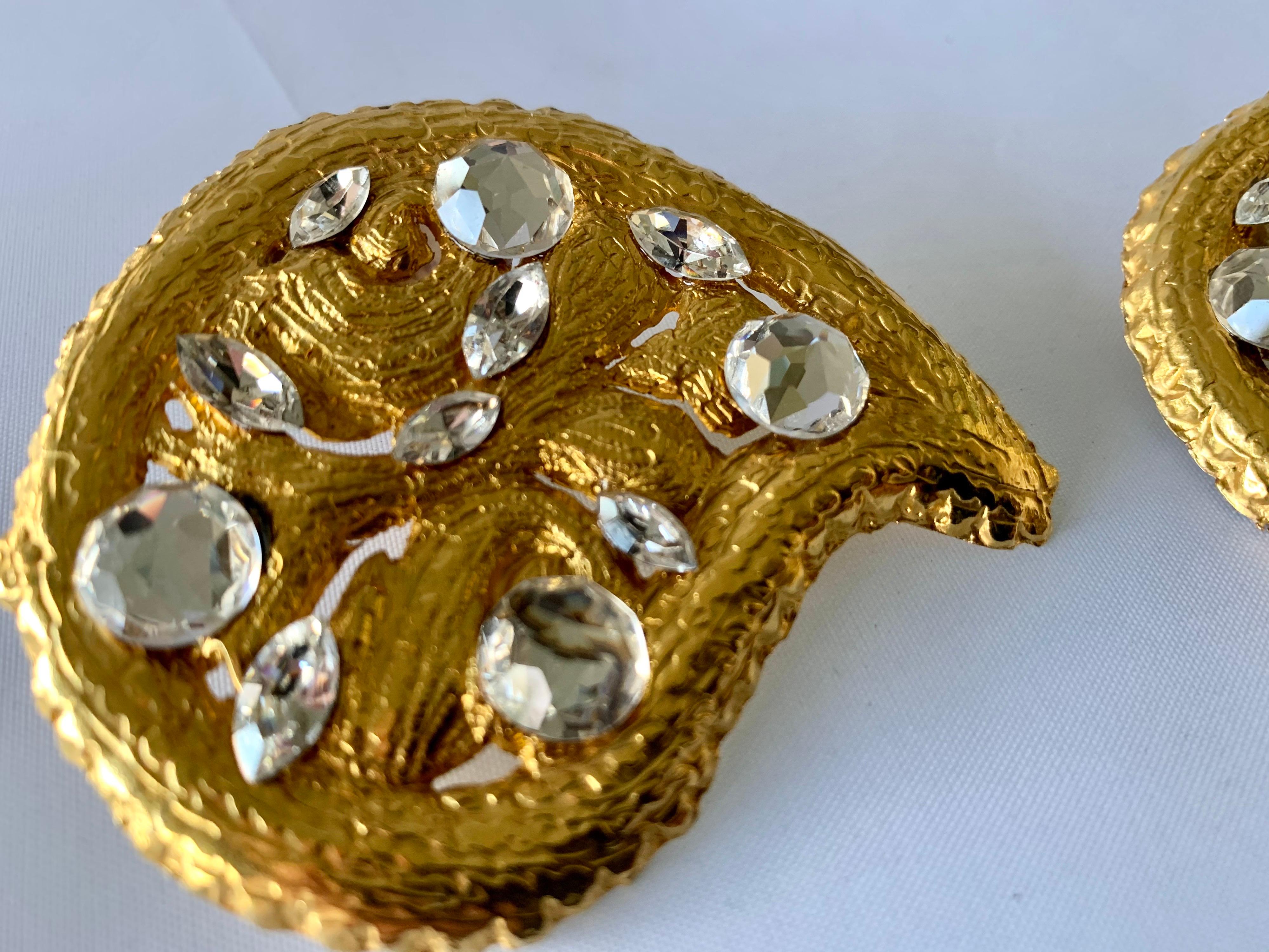 Vintage Hammed Gold Jeweled Paisley Ohrringe  im Angebot 1