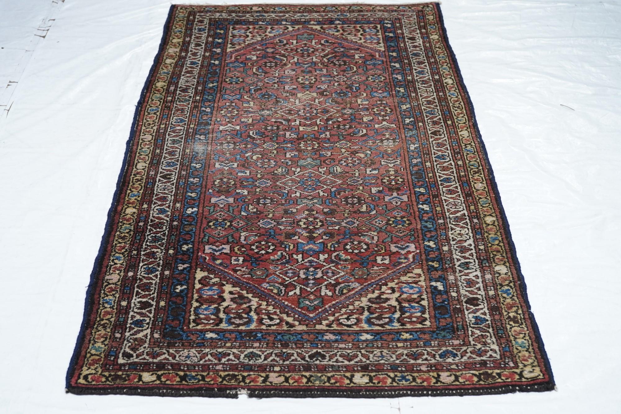 Tapis vintage Hammedan 3'7'' x 6'5'' en vente 2