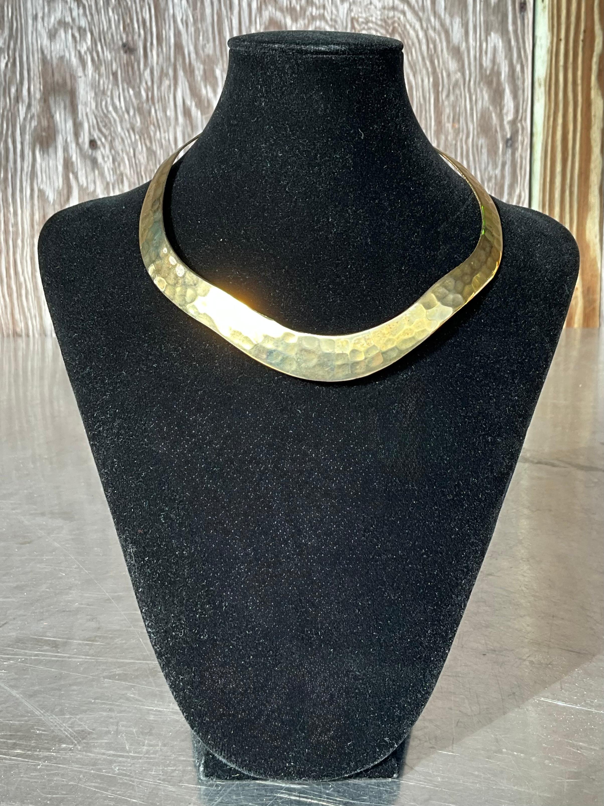 Collana in ottone martellato vintage In condizioni buone in vendita a Lake Worth Beach, FL