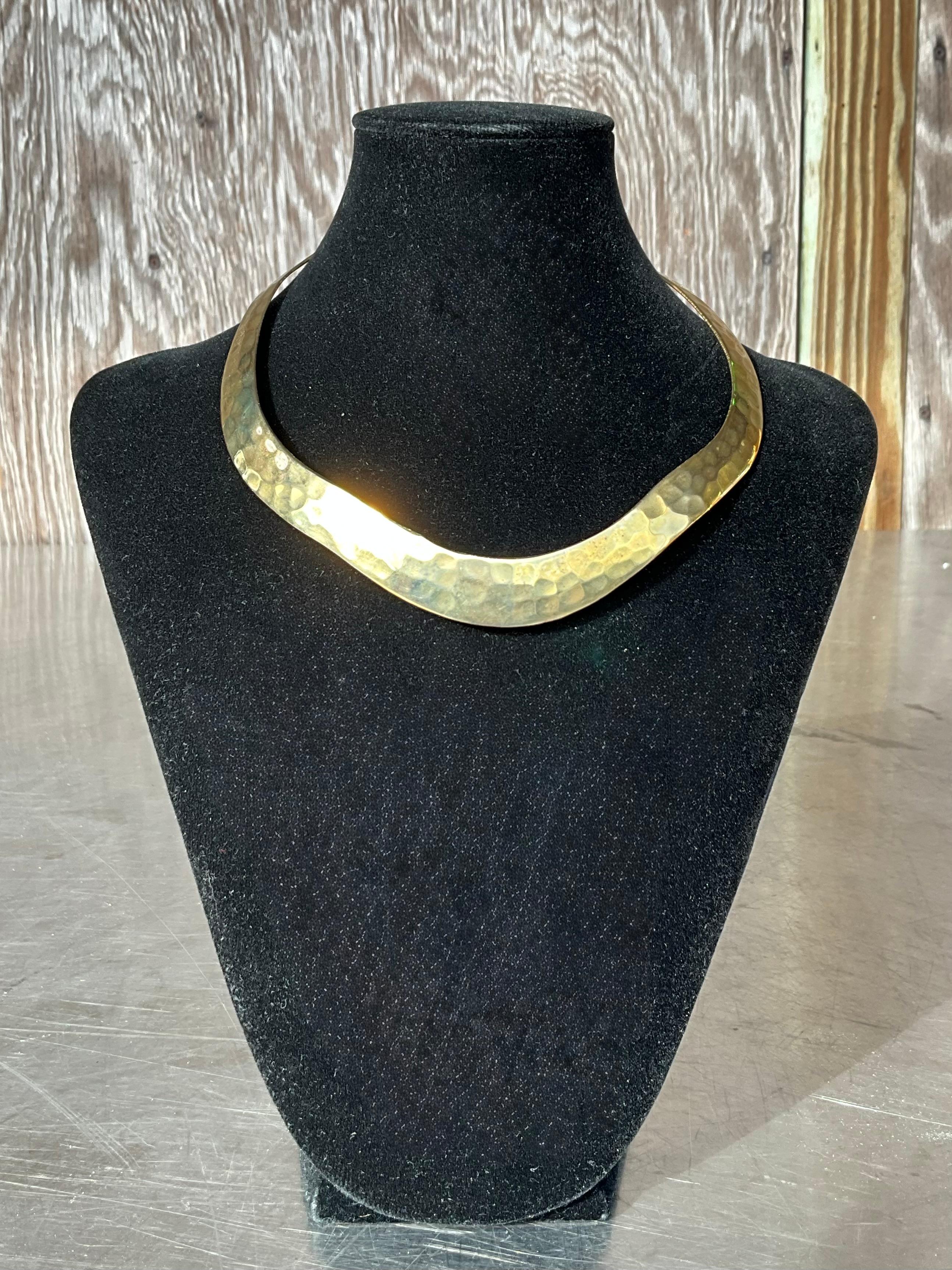 da uomo o donna Collana in ottone martellato vintage in vendita