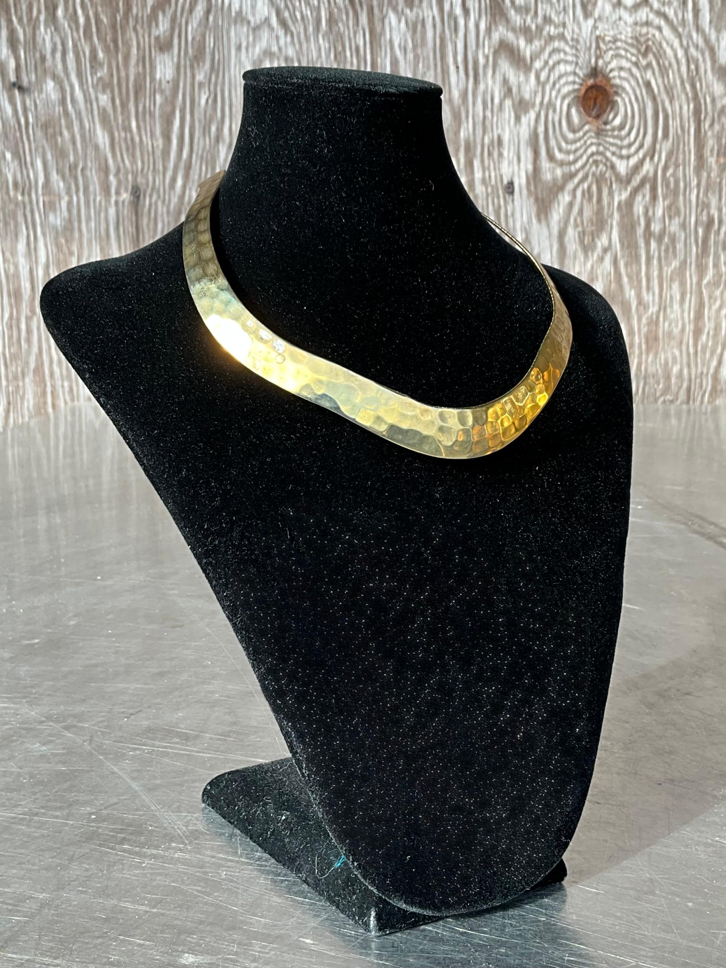Collana in ottone martellato vintage in vendita 1